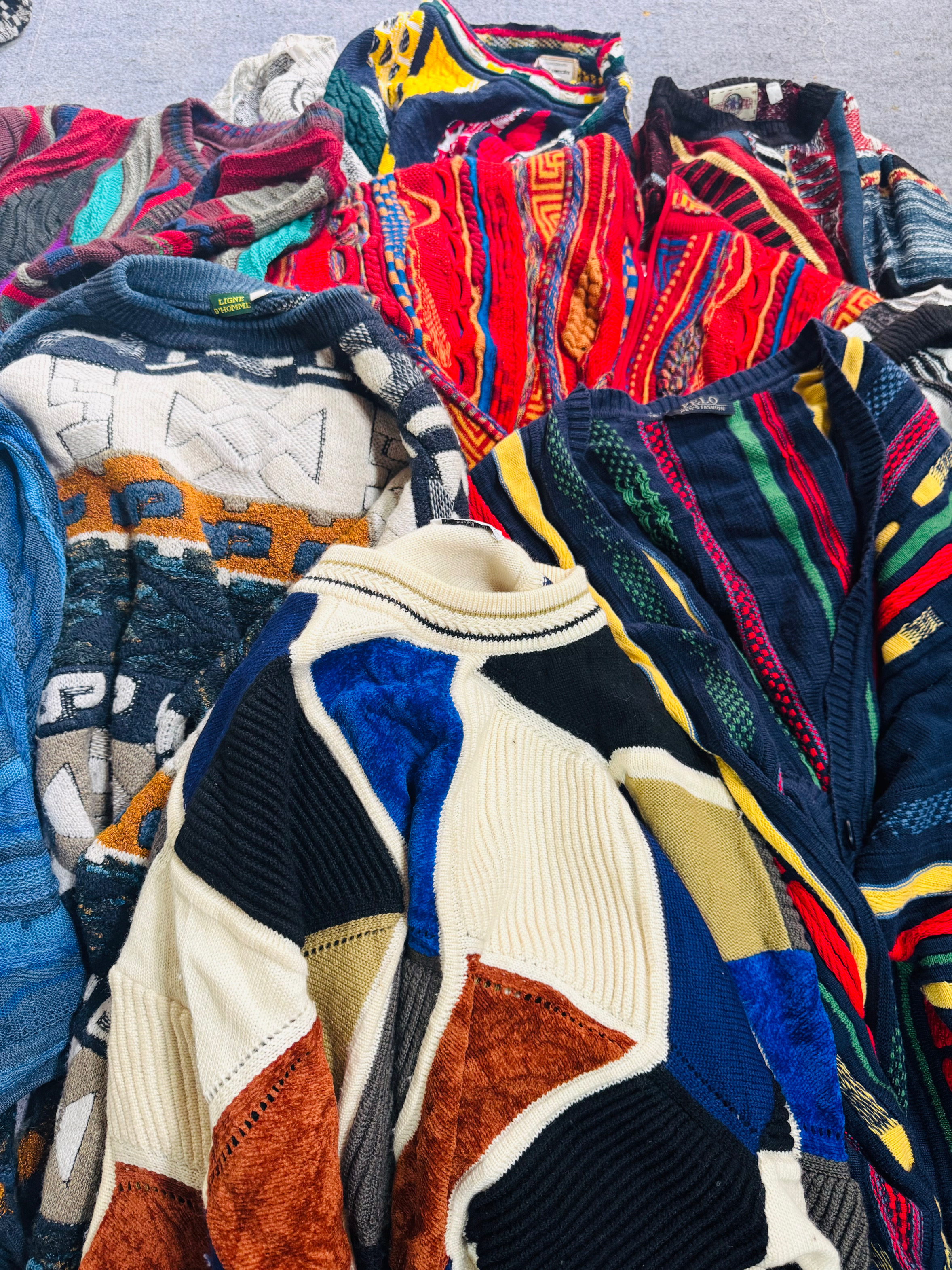 クージースタイルのセーター