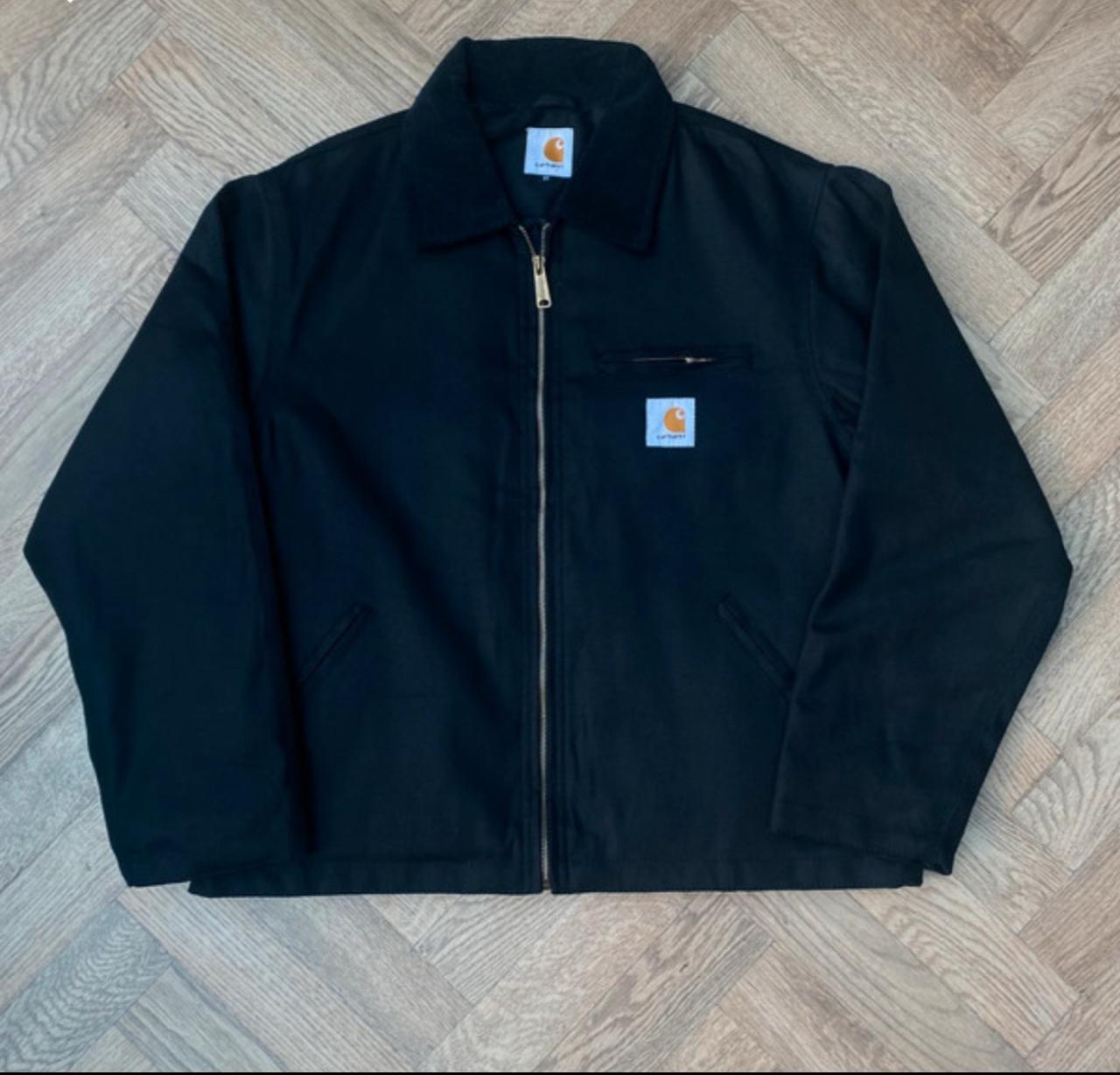 jaquetas pretas com capuz estilo rework da Carhartt