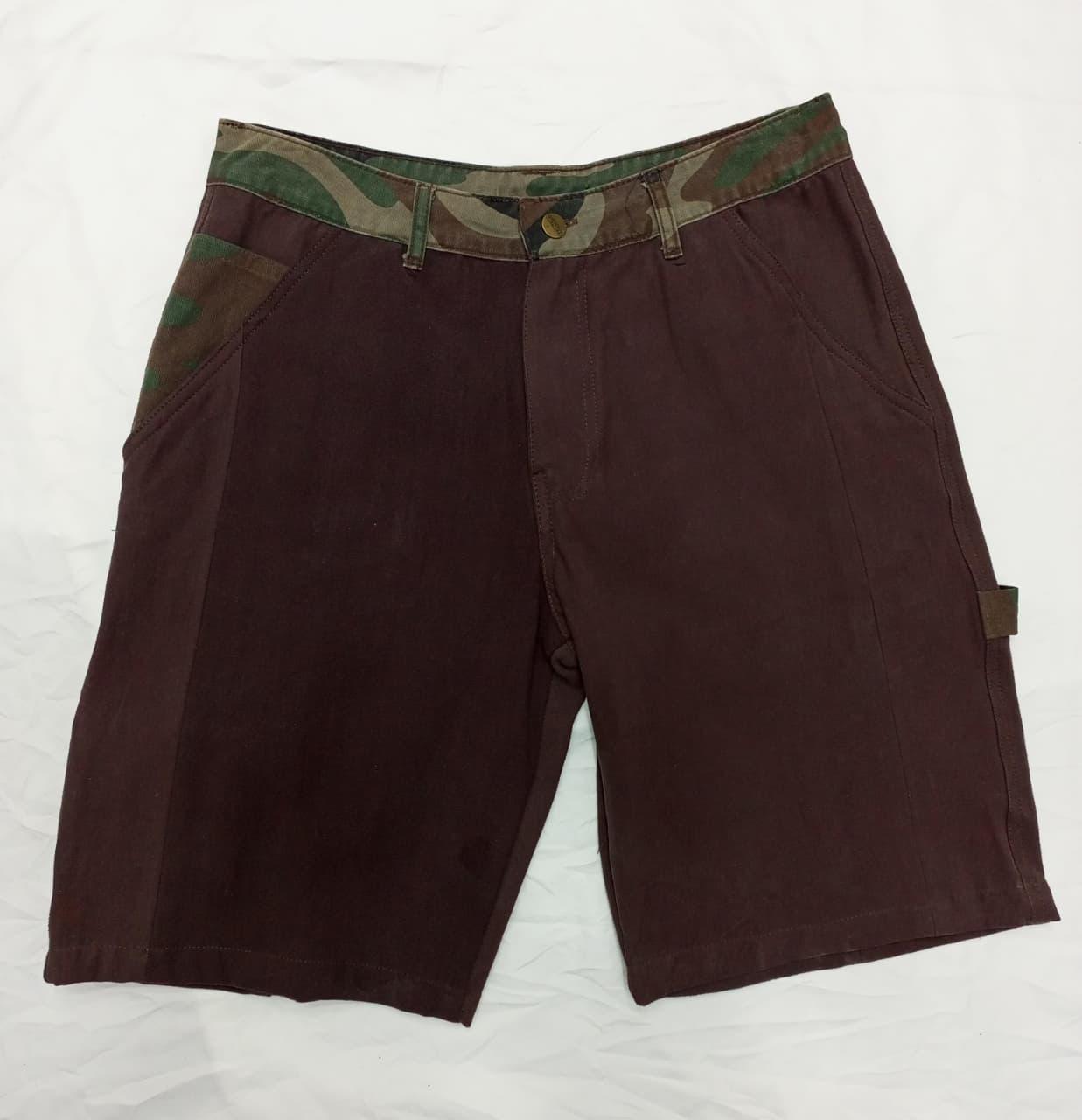 CR799 Les Shorts de Travail Upcyclés à Patch Camouflage Carhartt