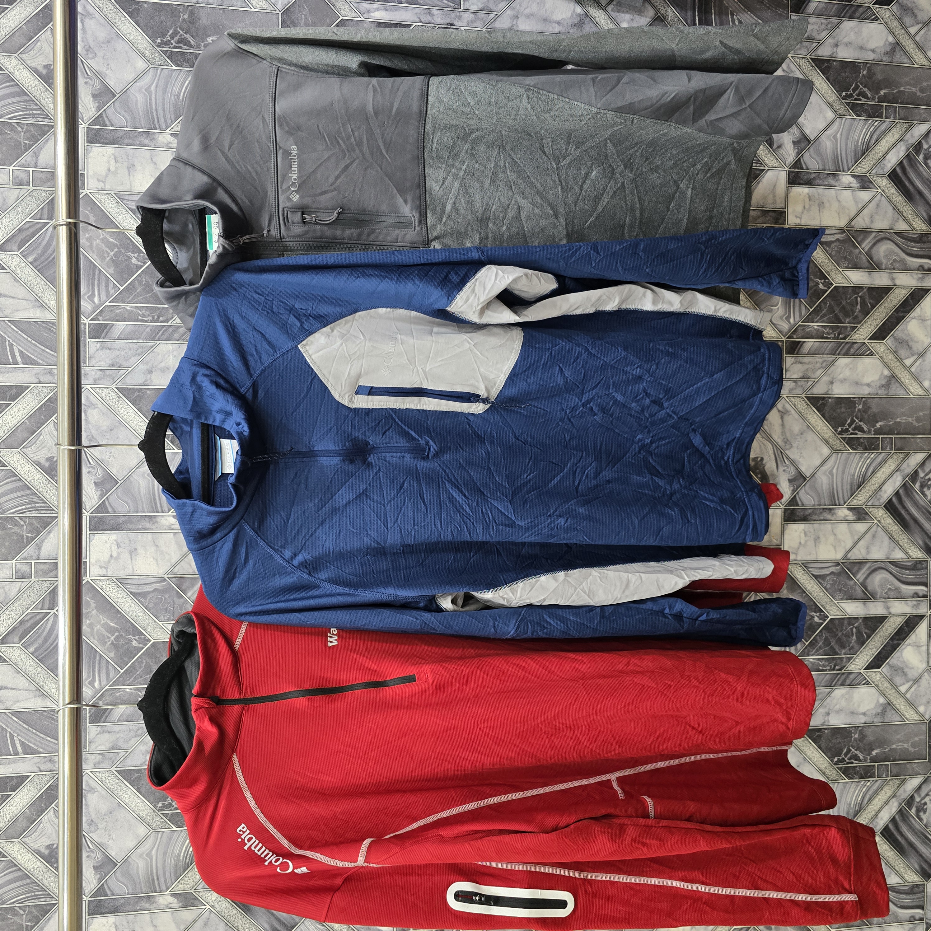 AV-0326 Columbia Track Tops