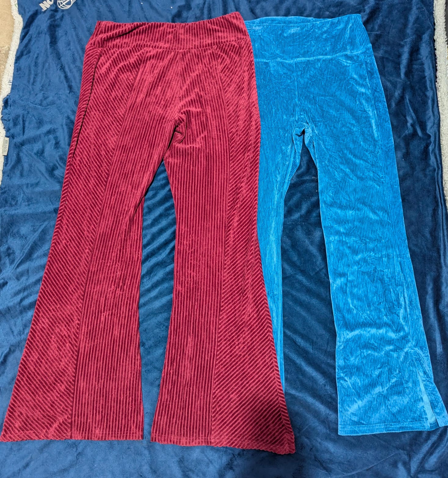 Pantaloni a zampa d'elefante in velluto