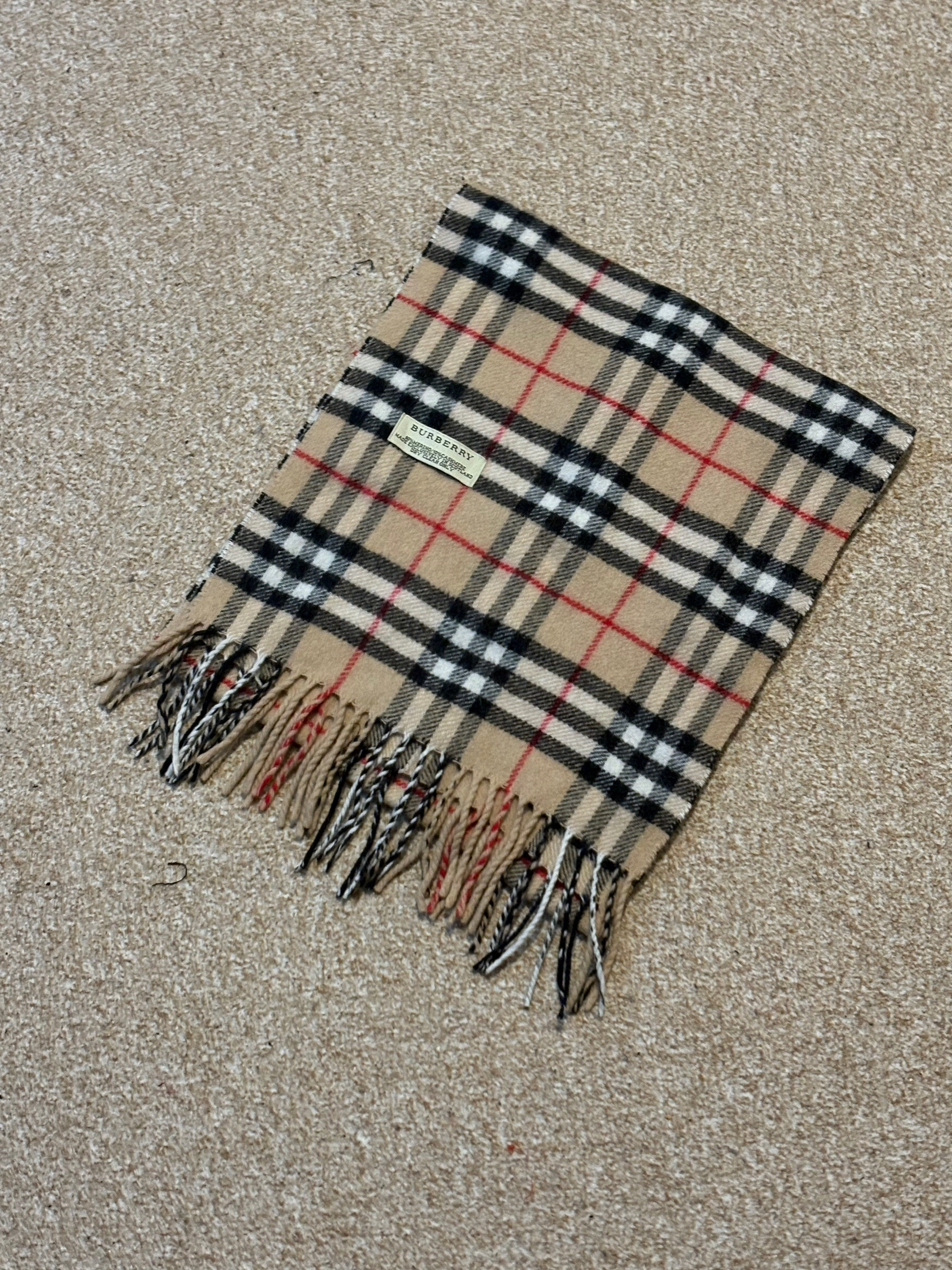 Écharpes beige Burberry