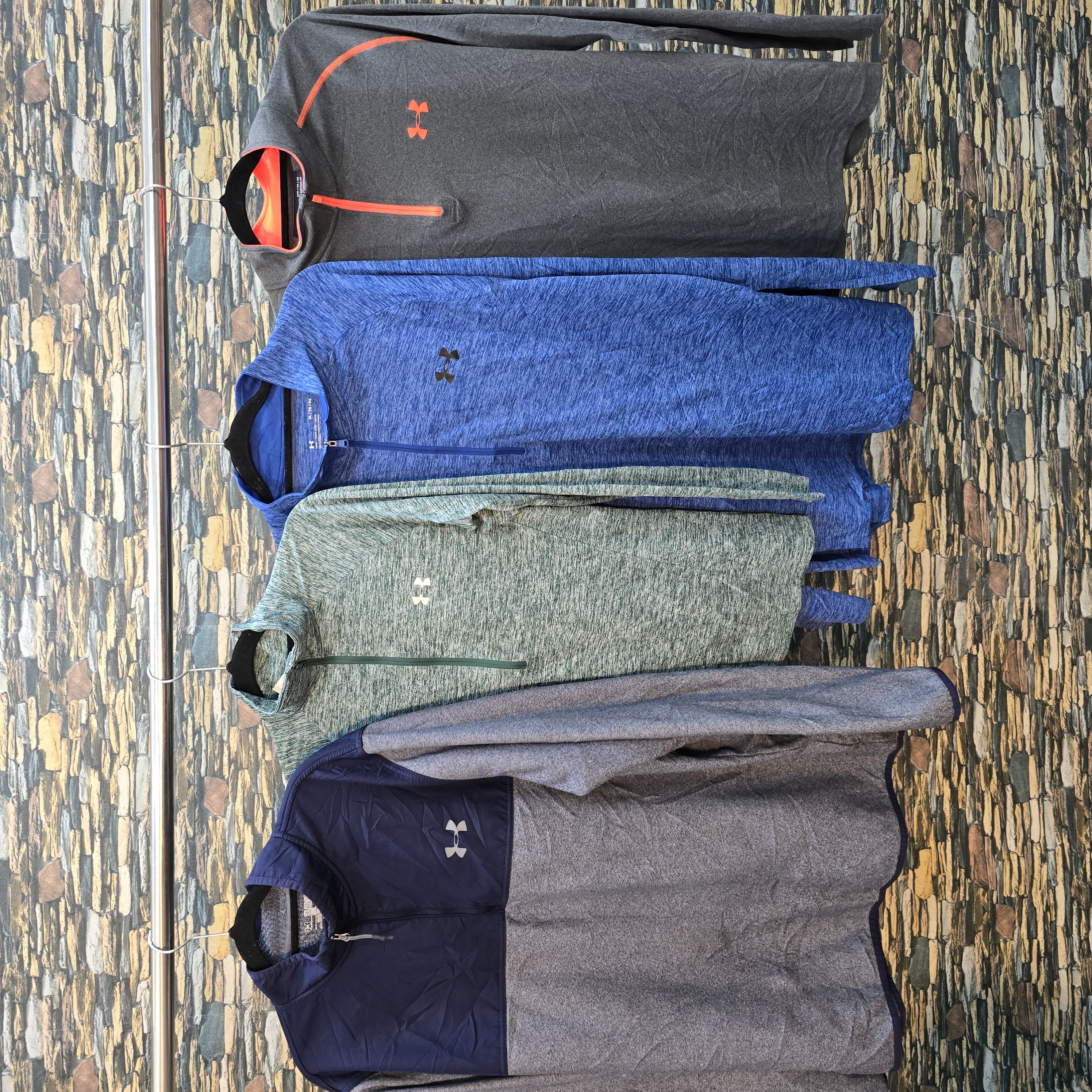 AV-0346 Under Armour Track Tops