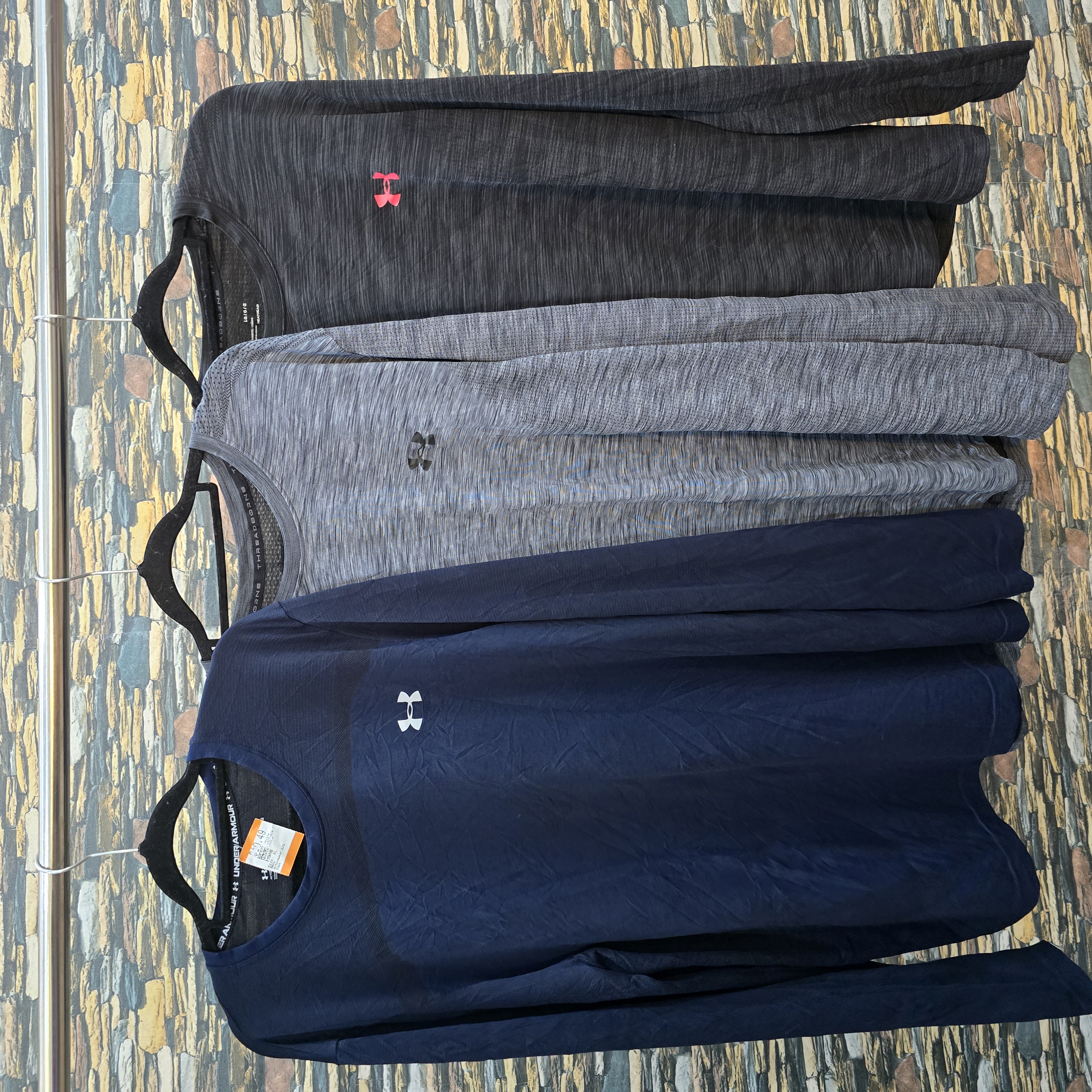 AV-0347 Under Armour T-Shirts L/S