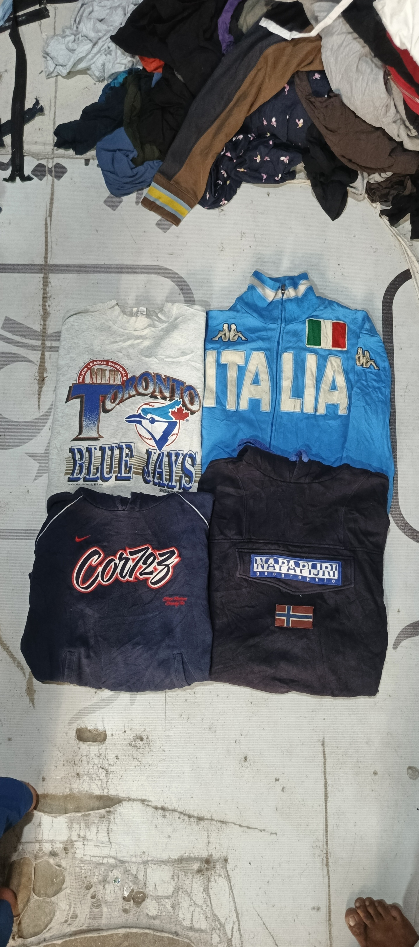 ヴィンテージのNikeとミックススウェットシャツ