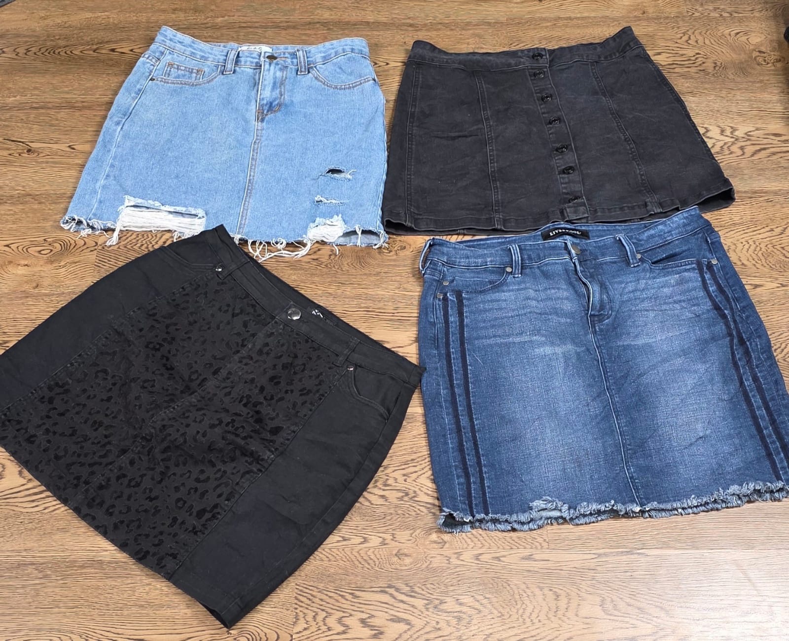 Gonne mini in denim alla moda