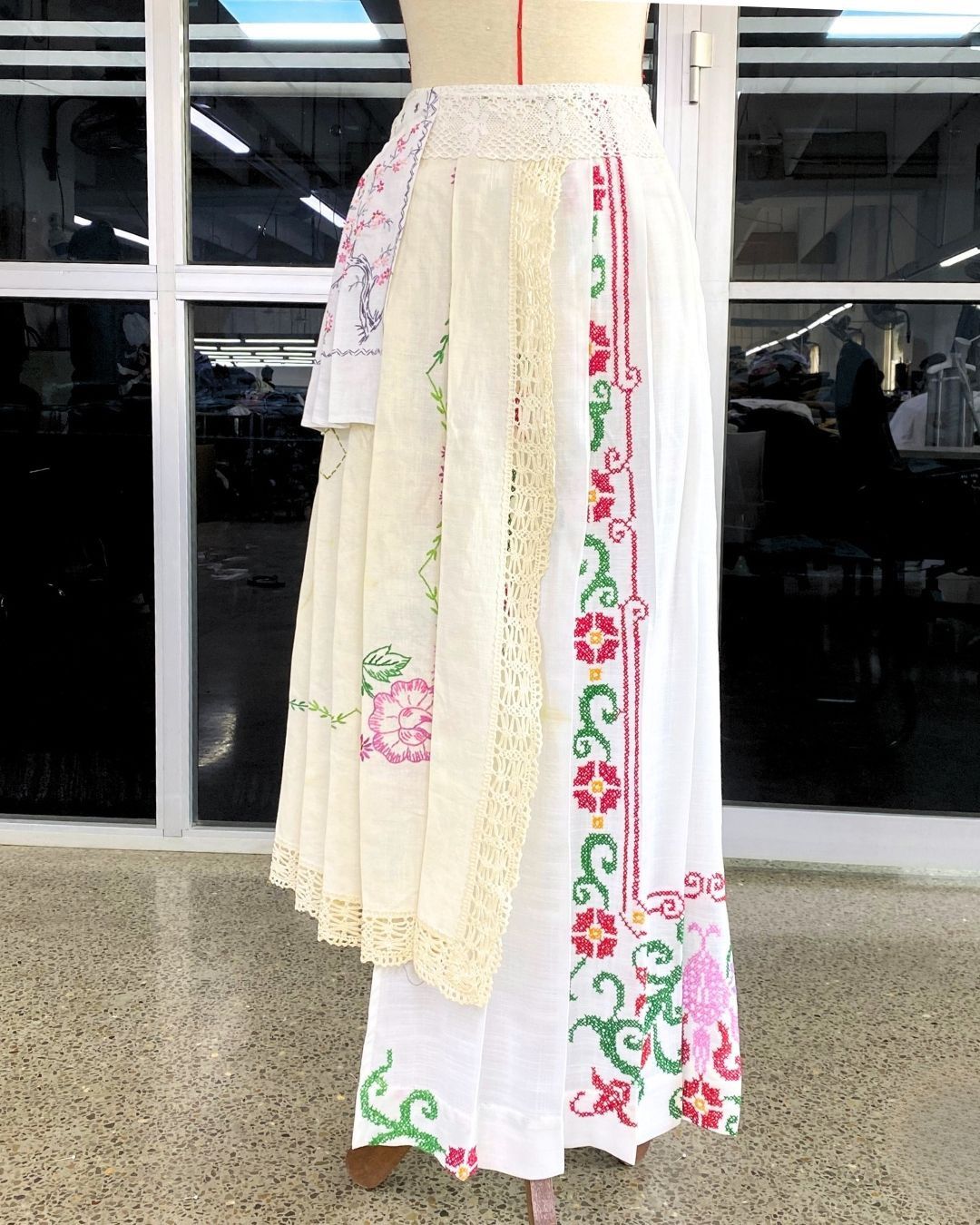 Jupe longue en tissu de table upcyclé