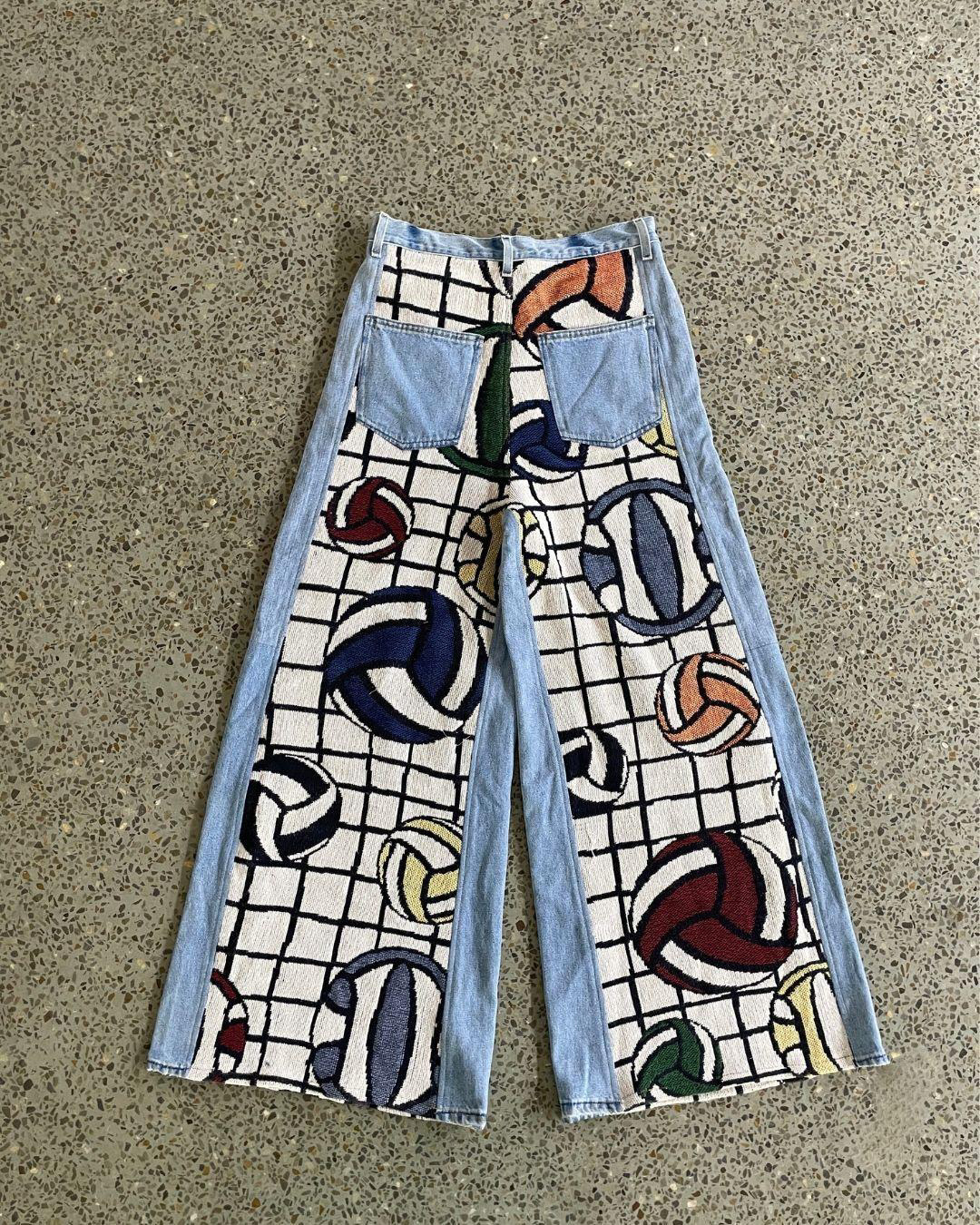 Pantalon en denim avec panneau de tapisserie recyclé