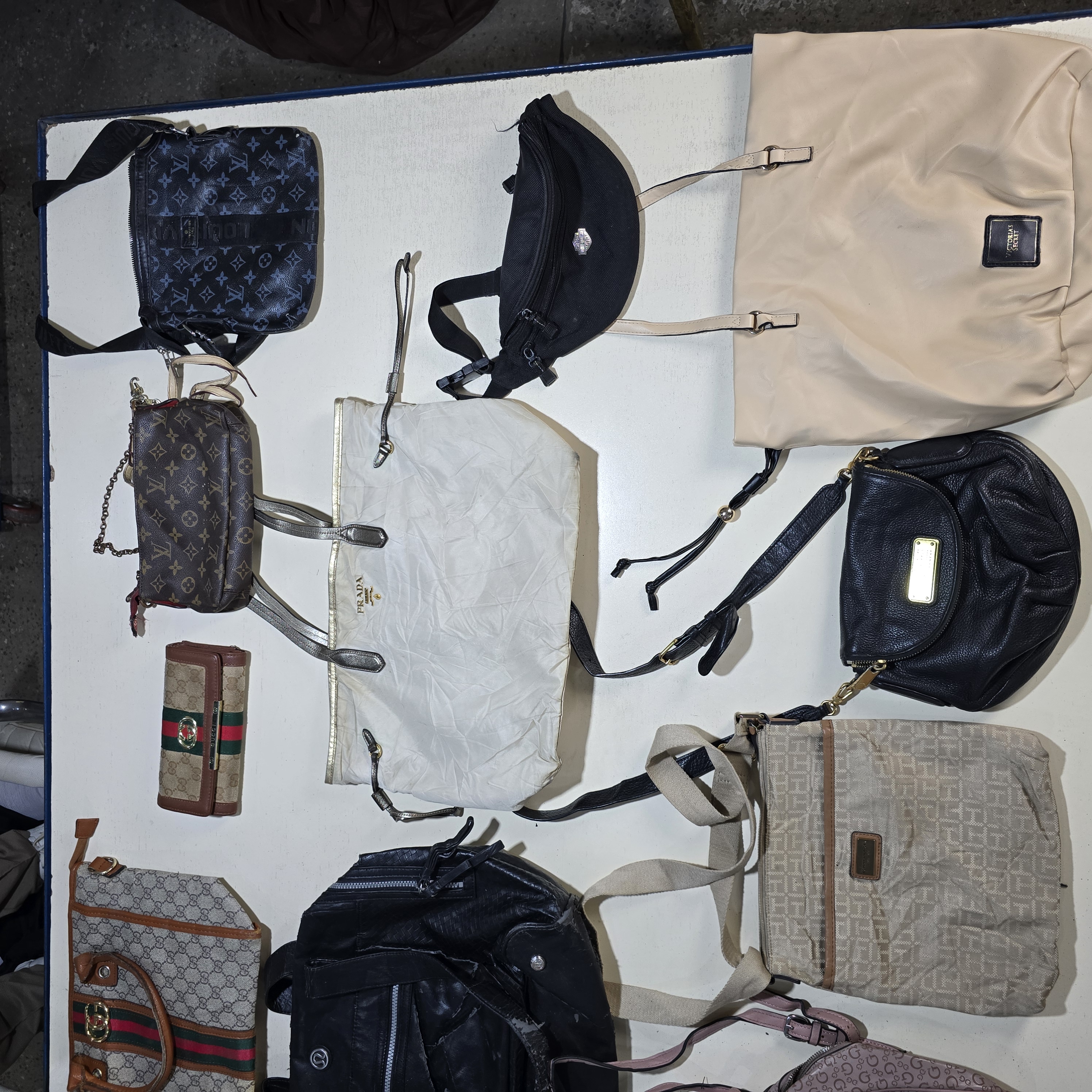 AV-0352 Mix Branded Handbags and Purses