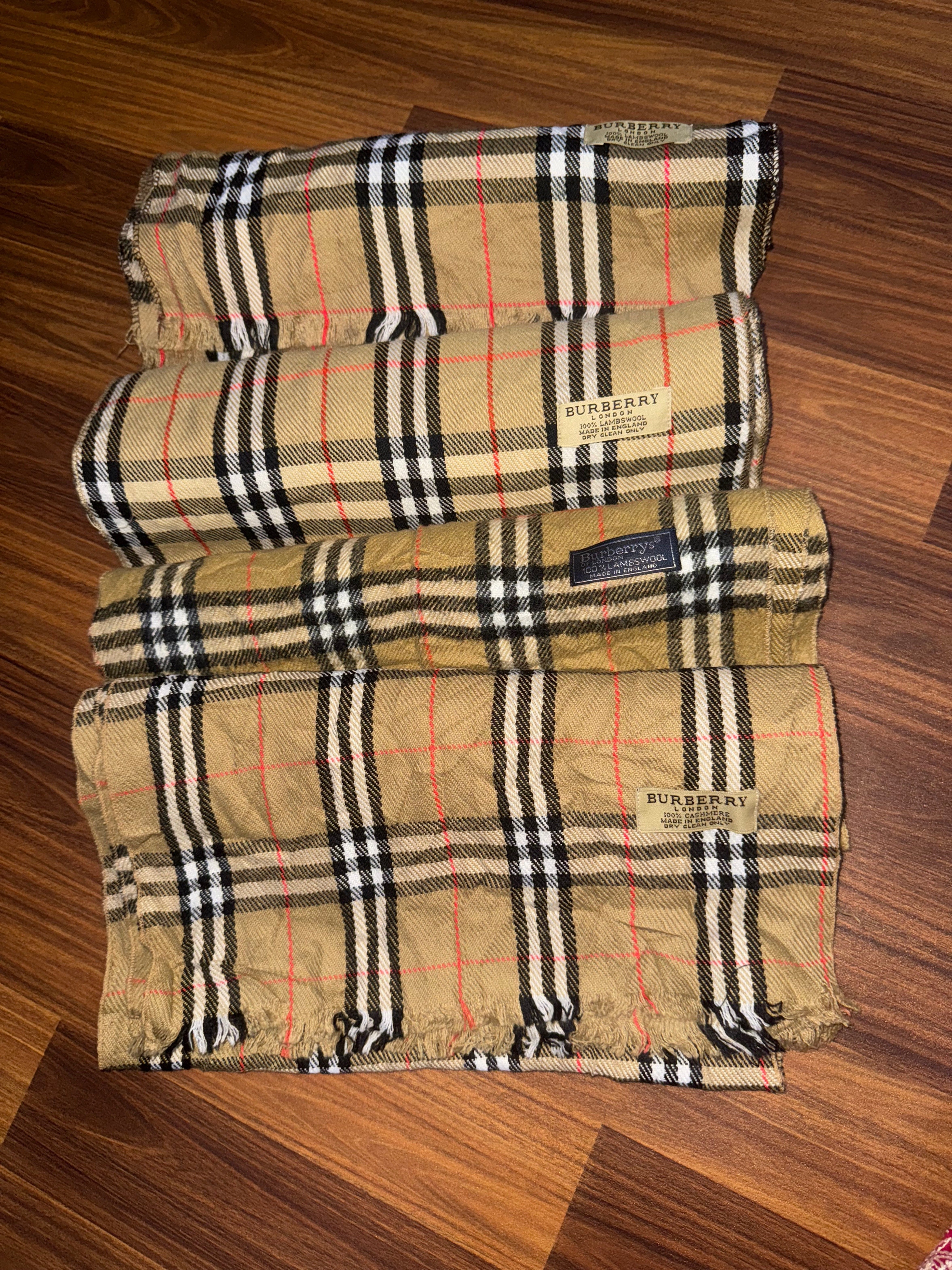 Écharpes Burberry en beige