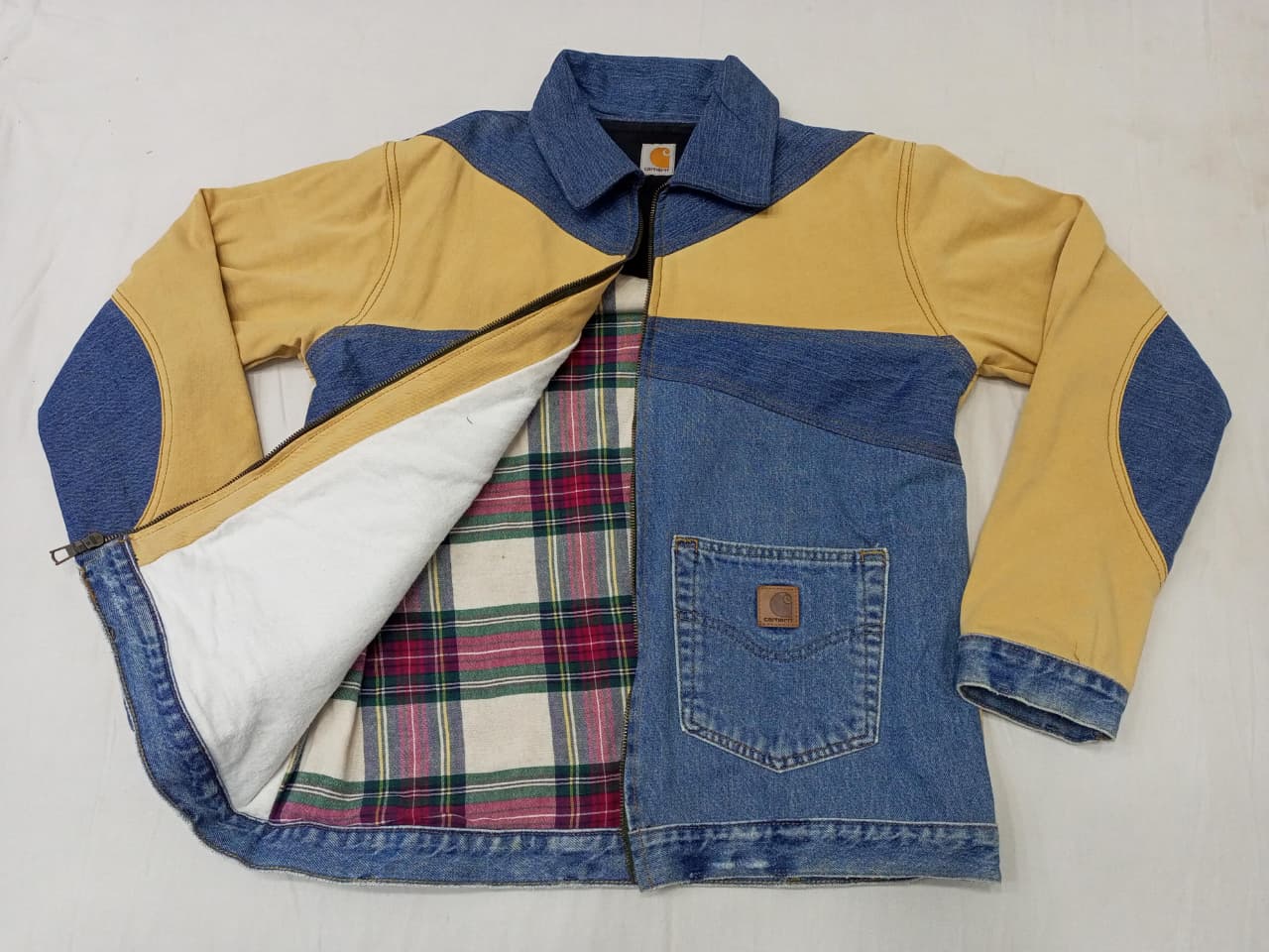 CR873 Upcycled Carhartt Patchwork Denimjacke