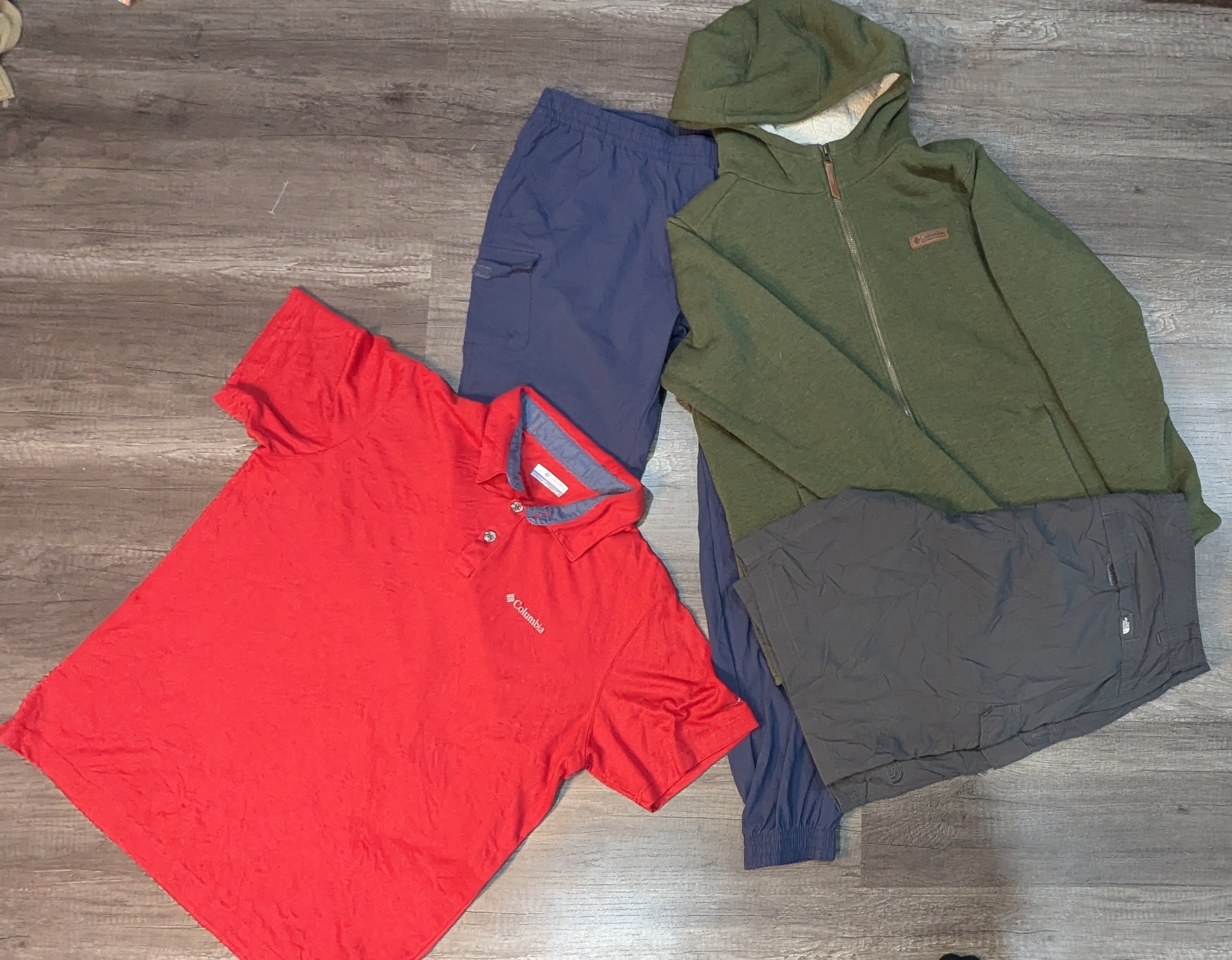 1043 - Columbia, Camisas curtas, T-shirts e Hoodie