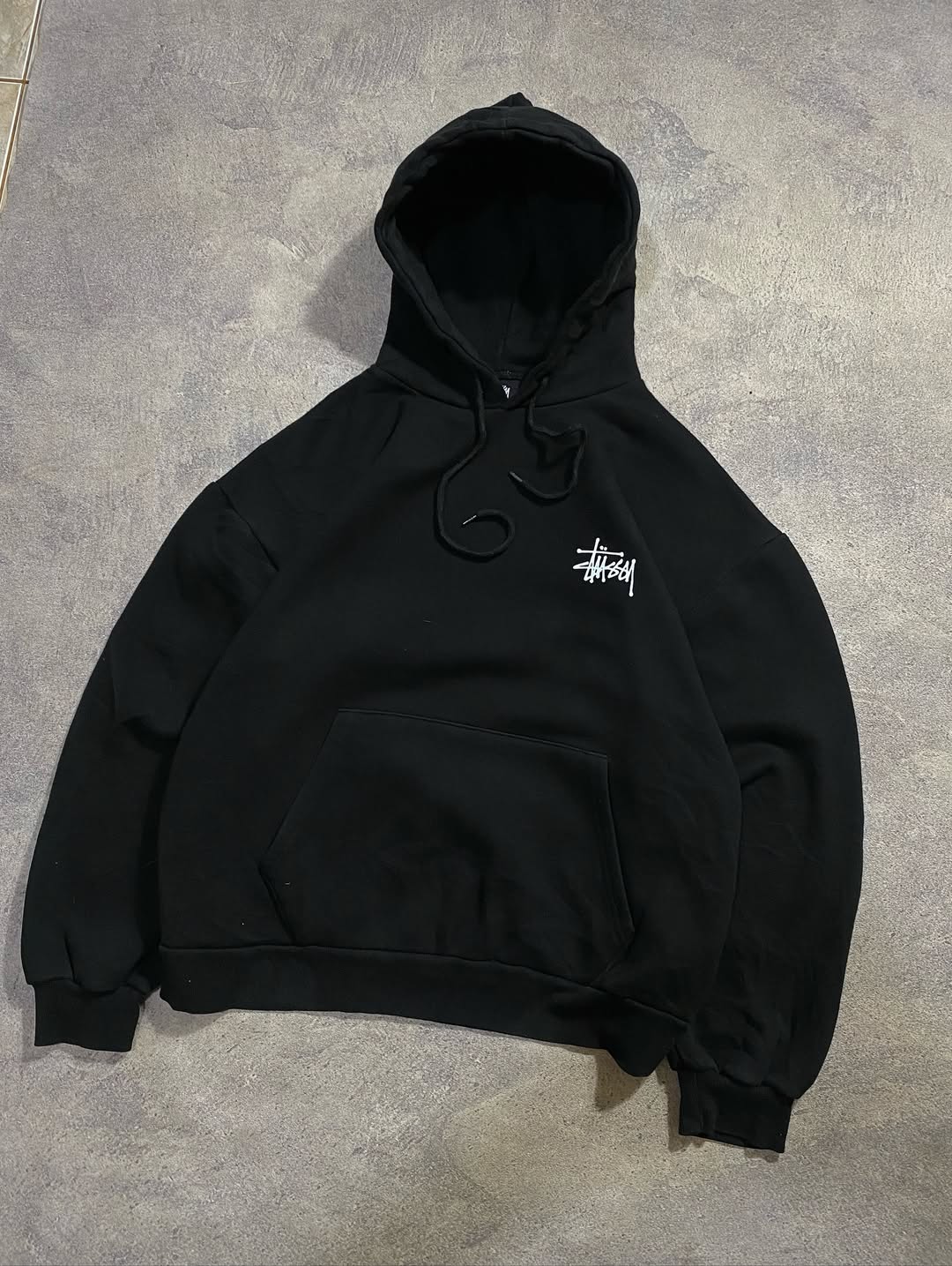 Chandail à capuche noir relooké Stussy