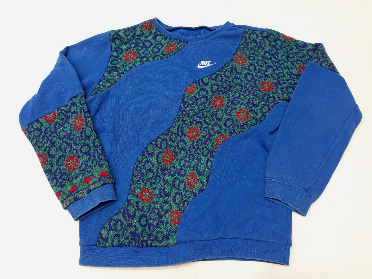 CR957 UPCYCLED PATCHWORK SWEATSHIRT