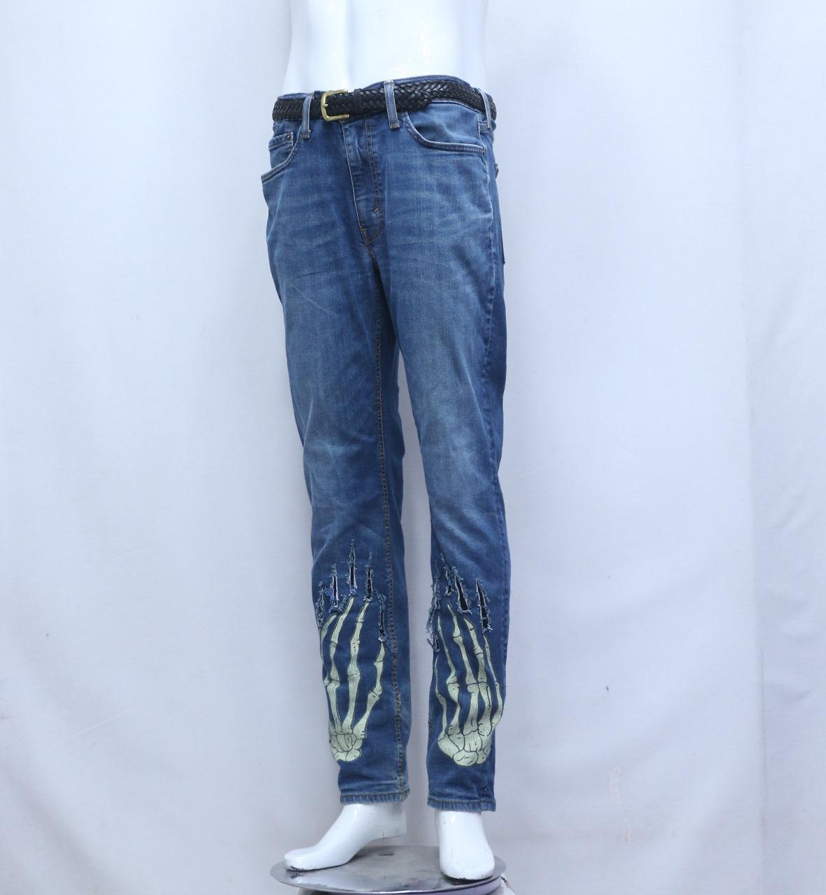 CR932 JEANS EN DENIM AVEC GRAPHISME SQUELETTE UPCYCLE