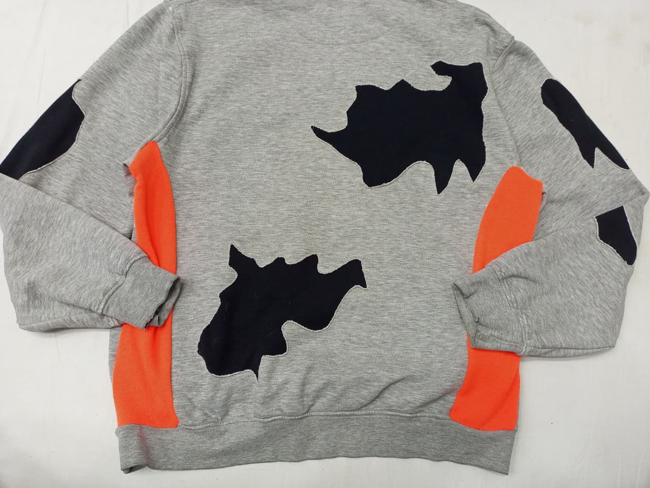 CR964 Sweat à capuche en patch mixte upcyclé – Unisexe