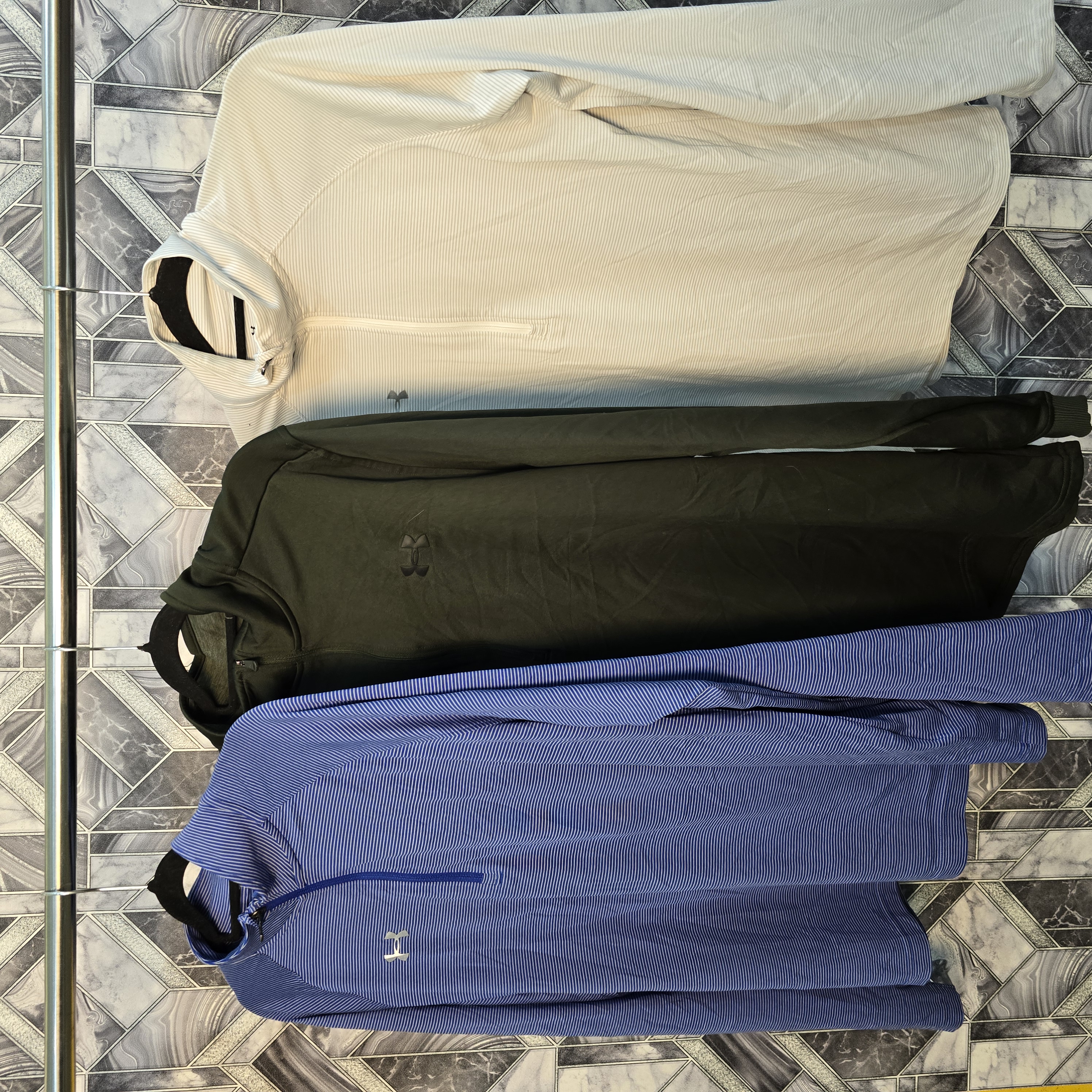 AV-0410 Under Armour Track Tops