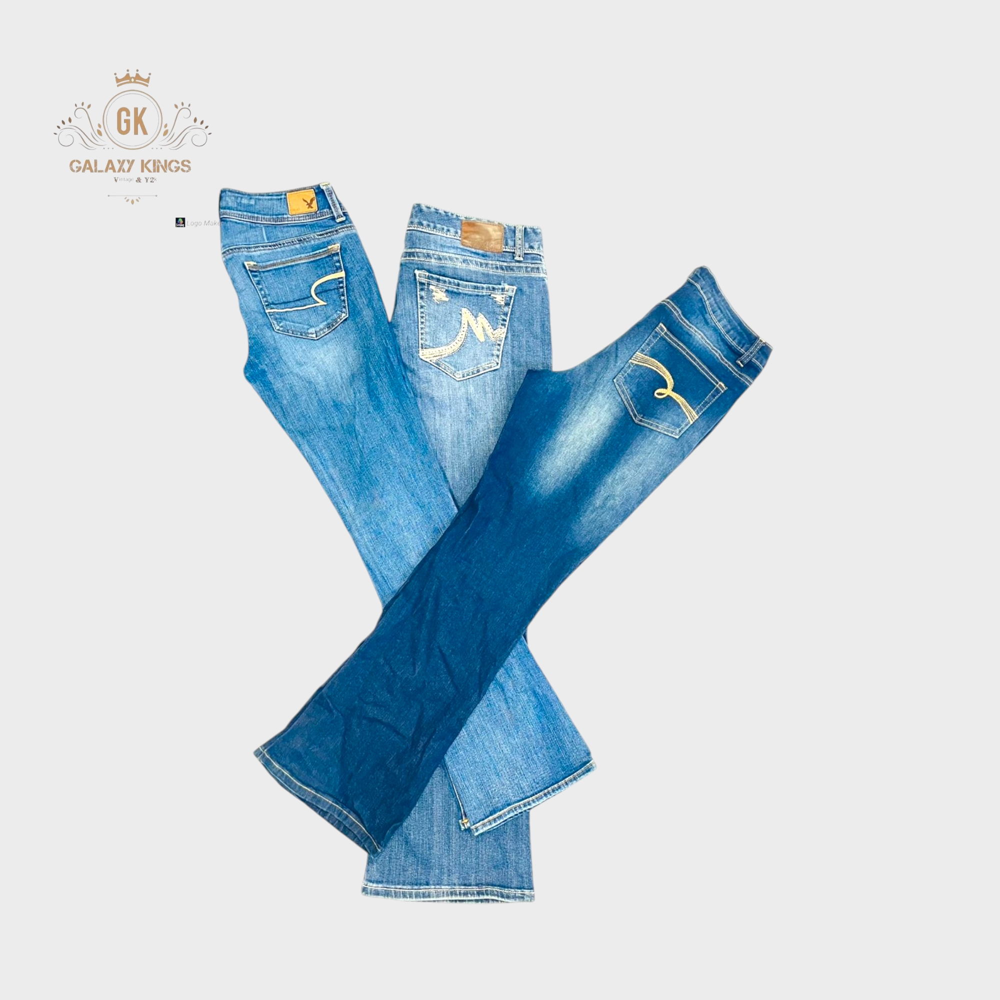 Jeans évasés avec embellissements et broderies
