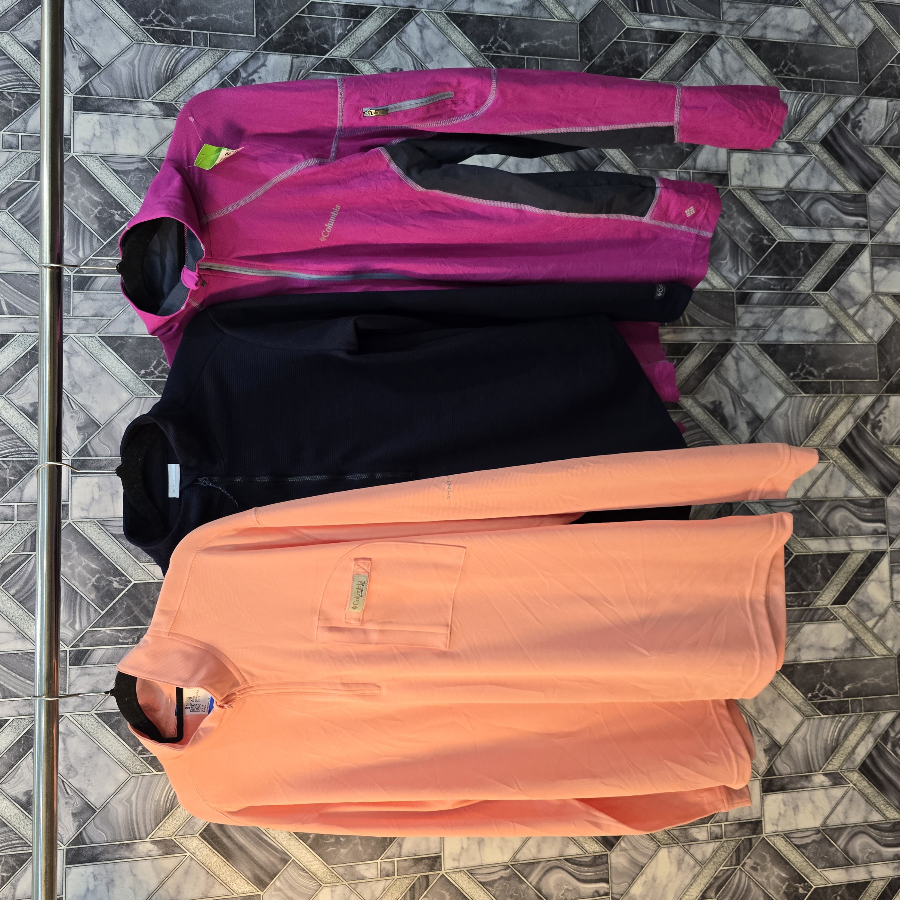 AV-0432 Columbia Track Tops