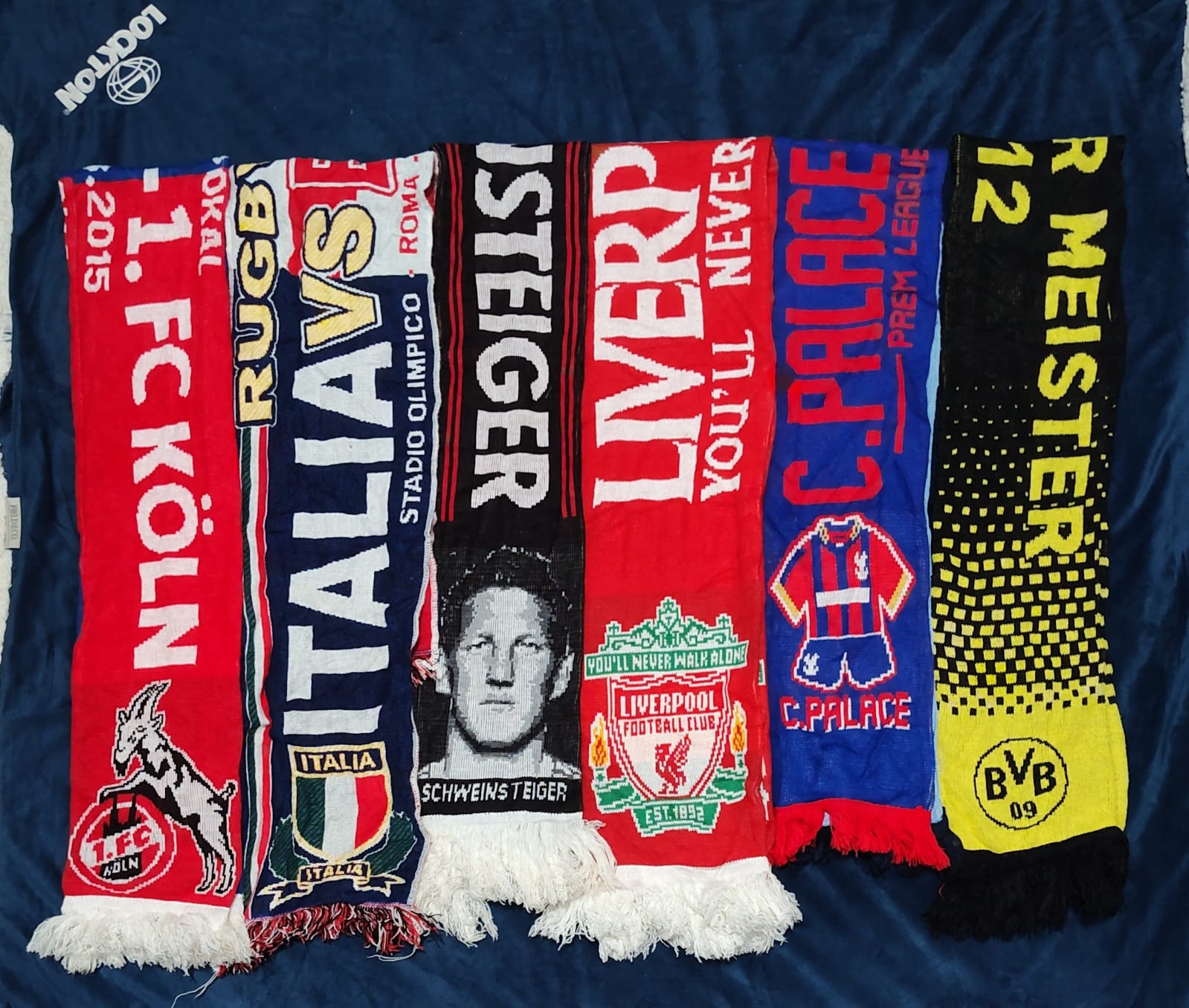 #04 Football scarf