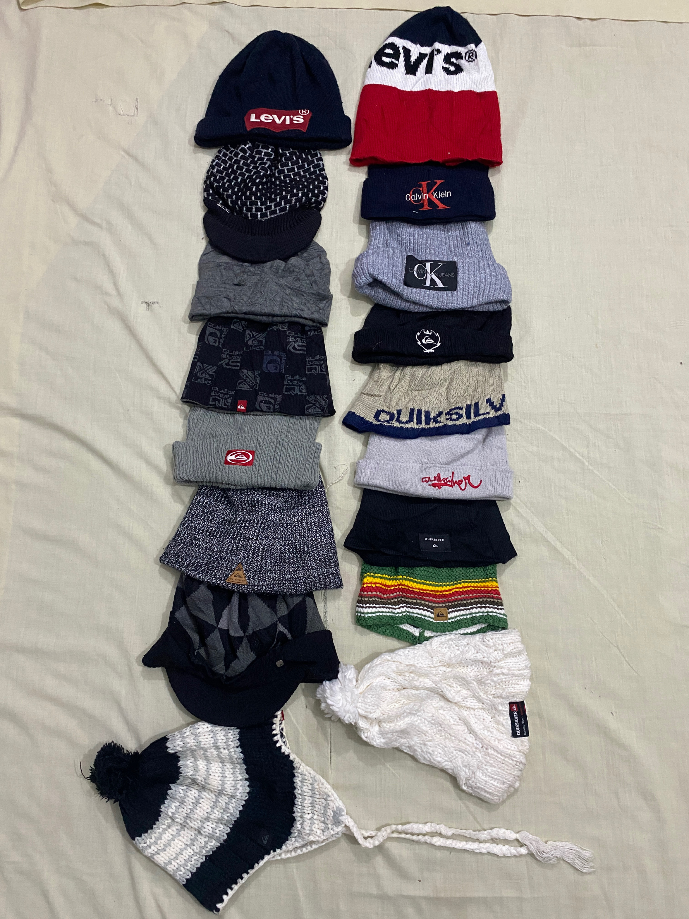 Levi’s/Calvin klein/Quiksilver Beanies 17Pcs