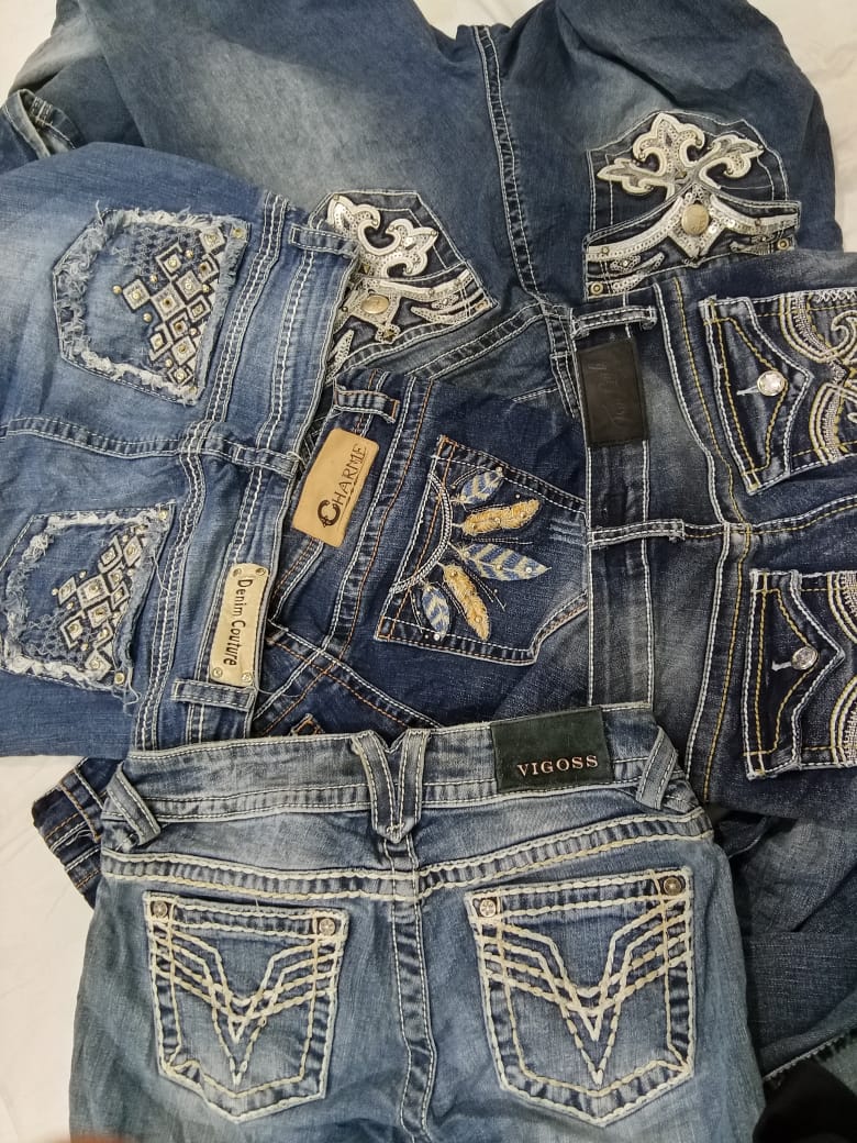 ローライズ＆エンバリッシュメントジーンズ