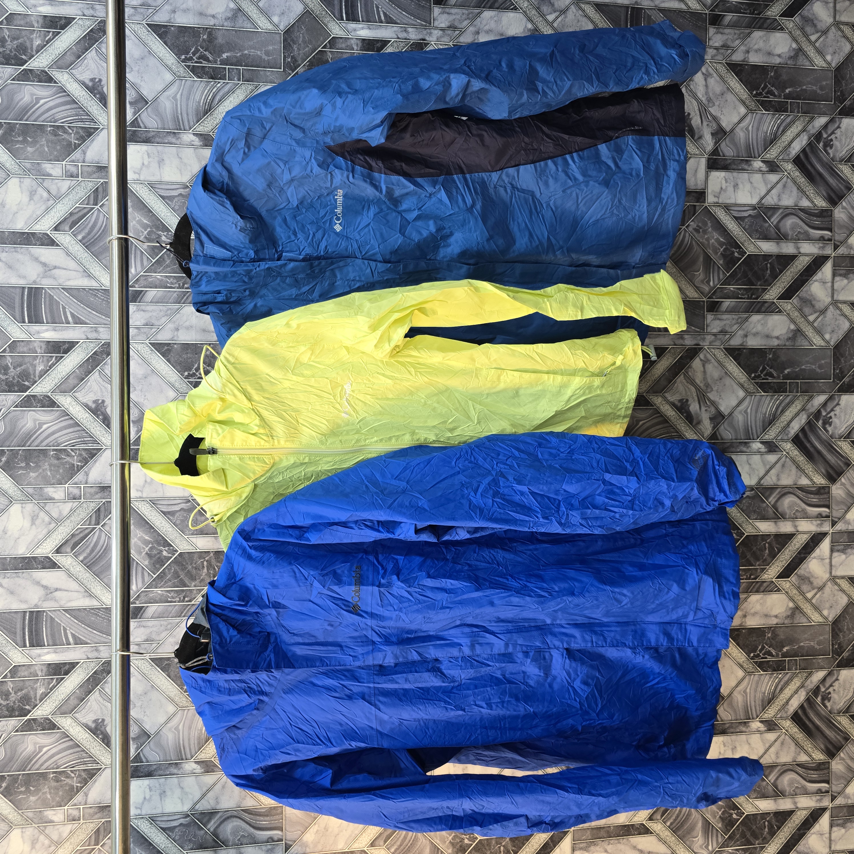 AV-0465 Columbia Windbreakers
