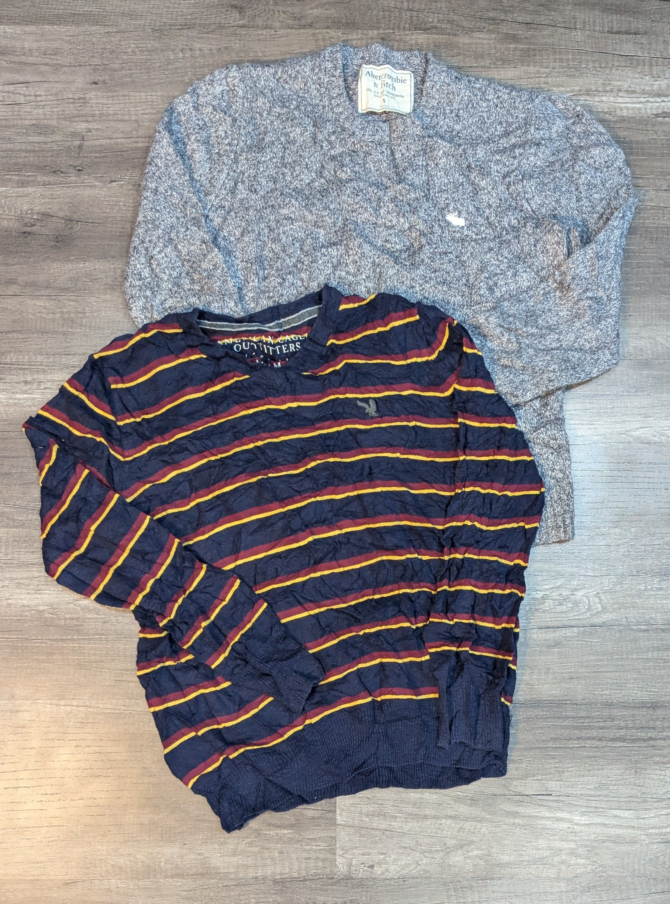 1296 - American Eagle, Hollister, Abercrombie, Sweater