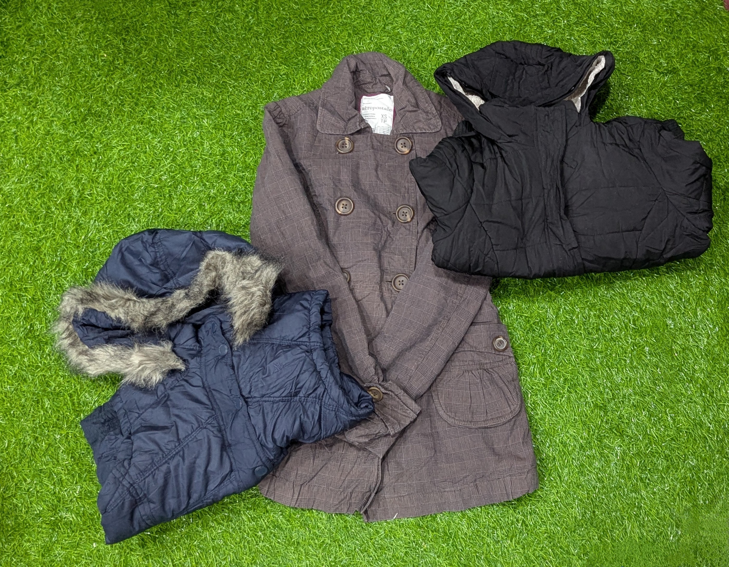 1330 - American Eagle, Hollister, Aeropostale, Abe..