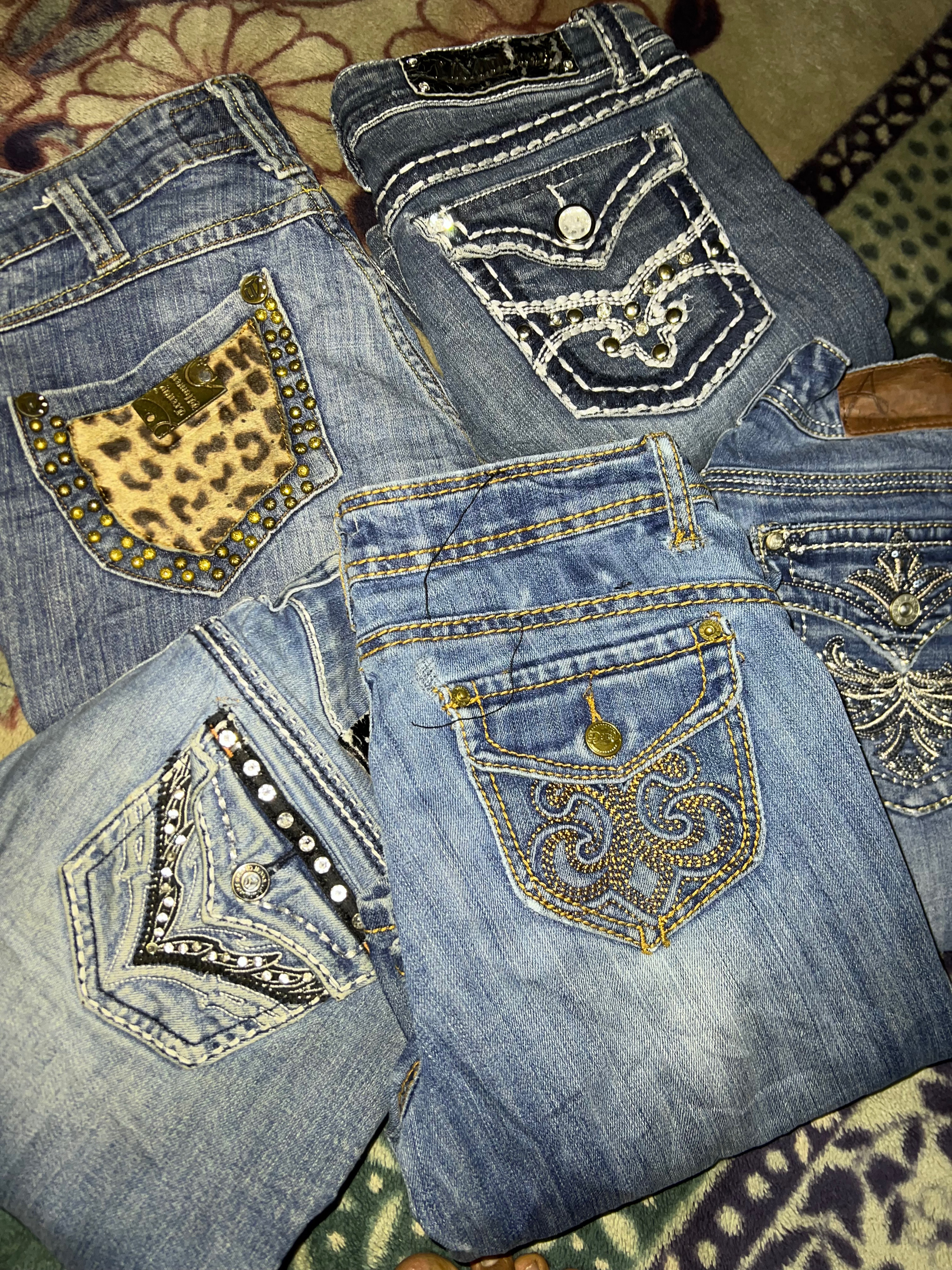 Y2Kのフレアとブーツカットの刺繍ジーンズ