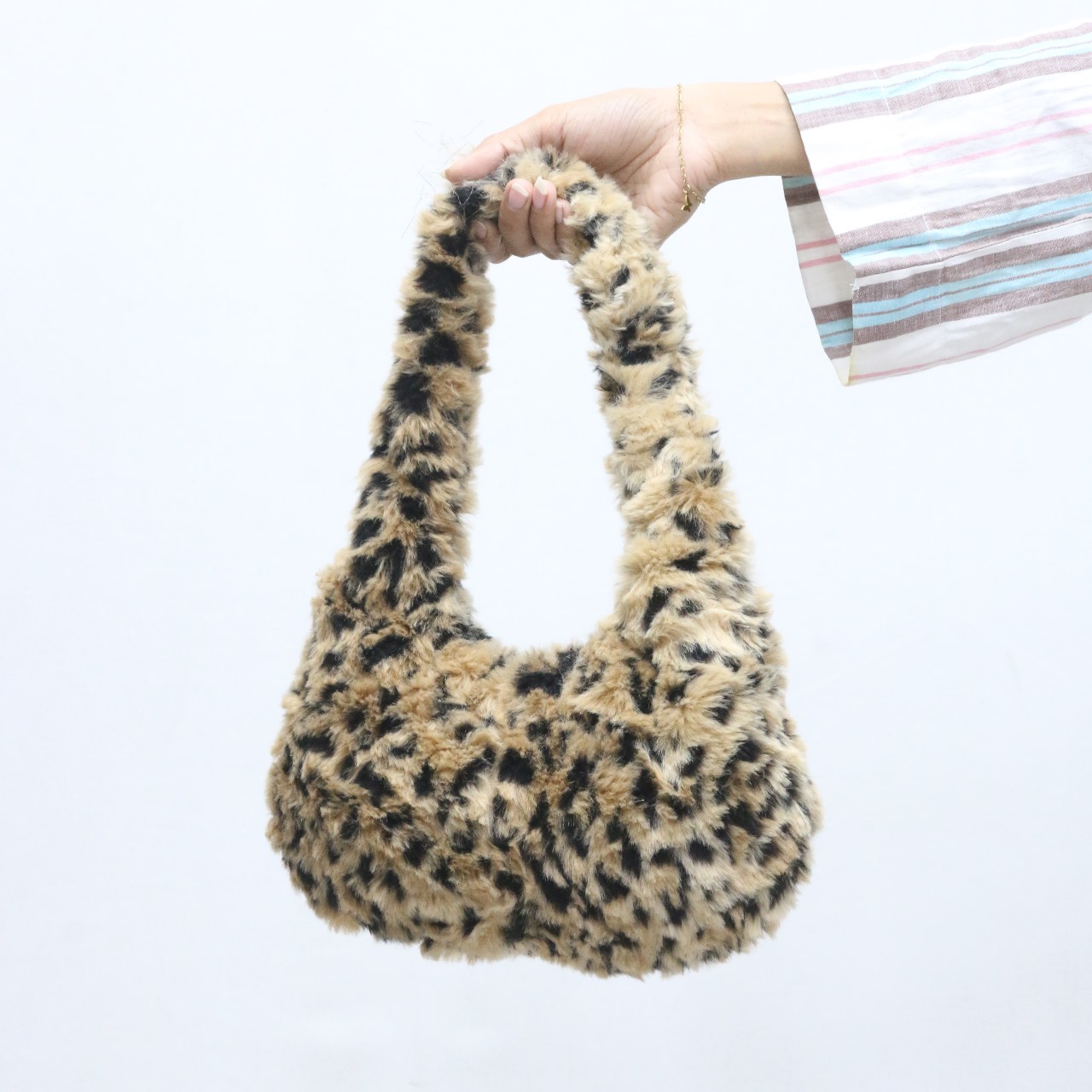 CR1014  Cozy Luxe アアップサイクルホーボーバッグ