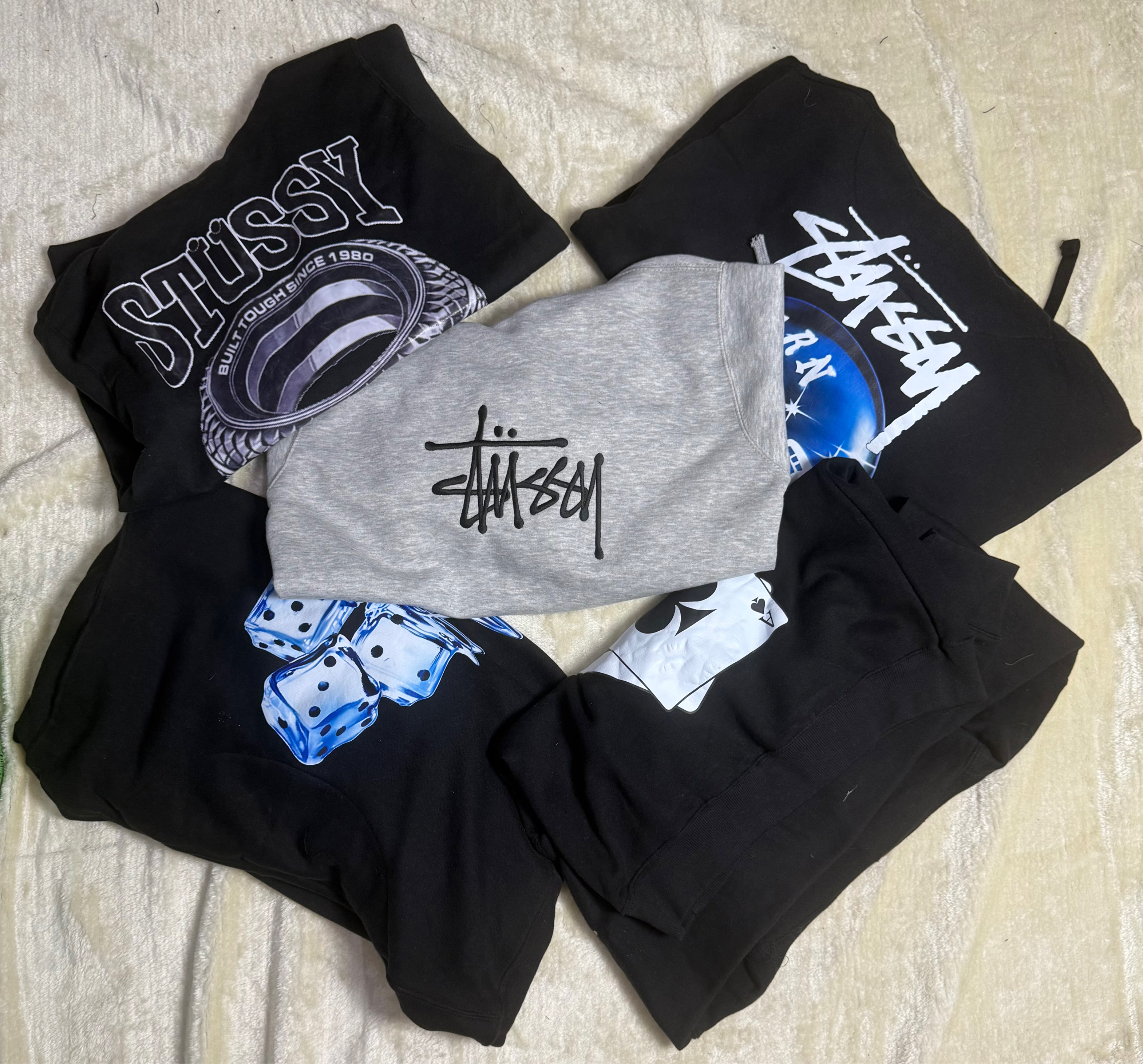 Des hoodies mélangés au style retravaillé de Stussy