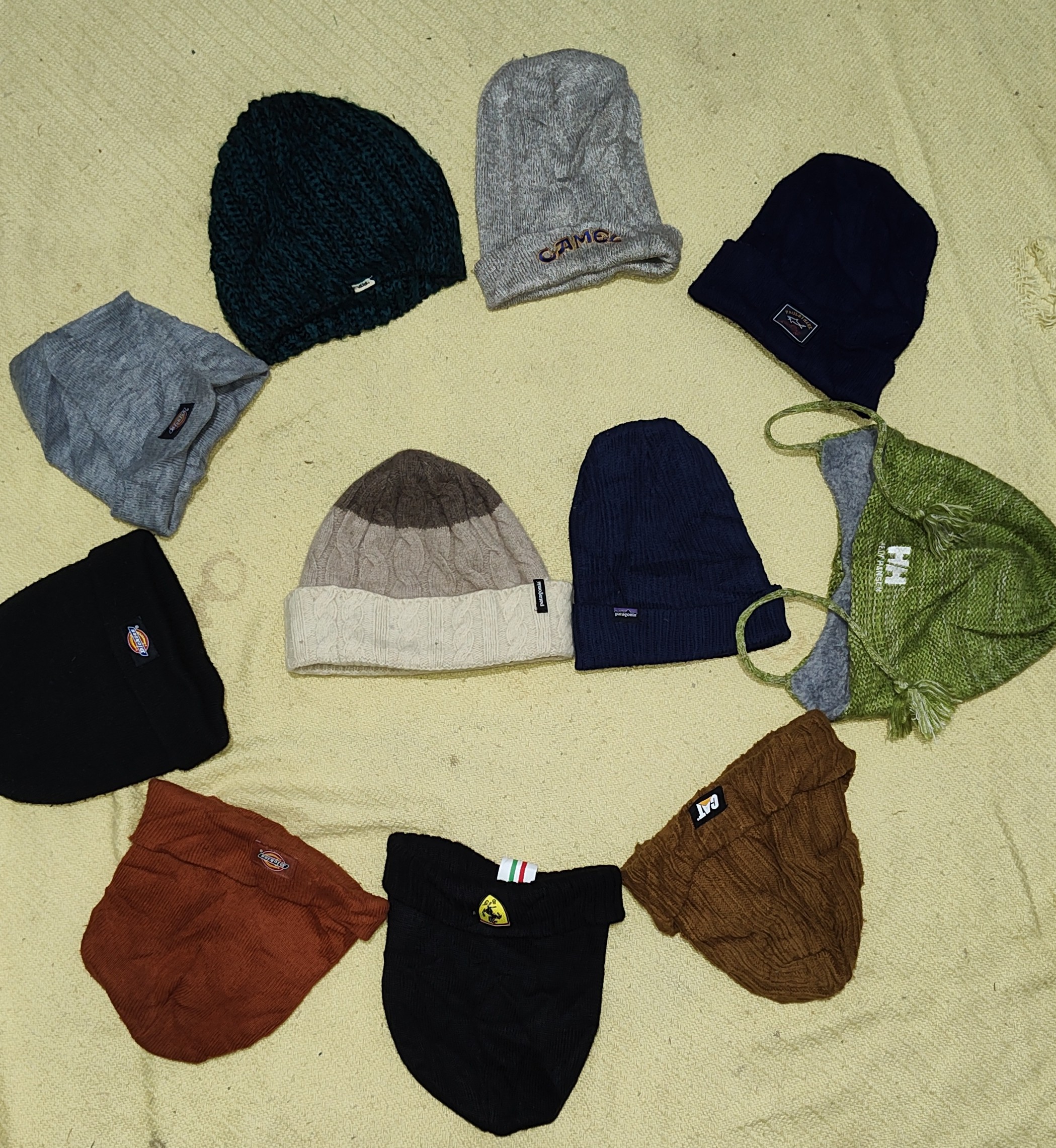 パタゴニアとミックスブランドのウィンタービーニー