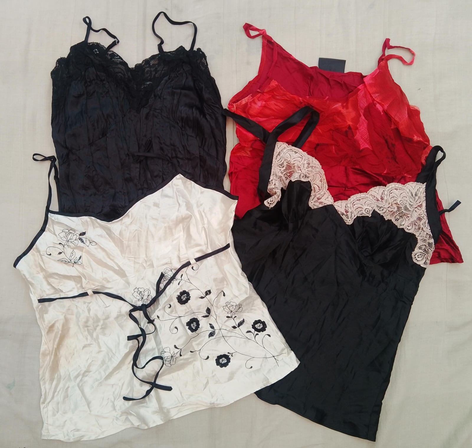 Gv 232 Y2k mesh and cami style tops