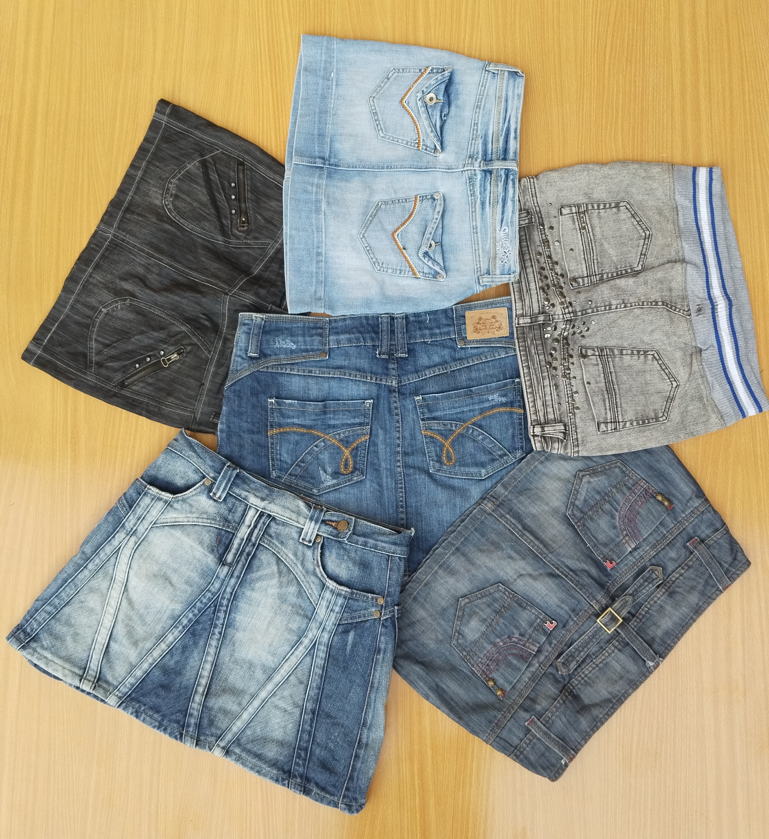 トークツーと他のミニスカート (MSK-134)