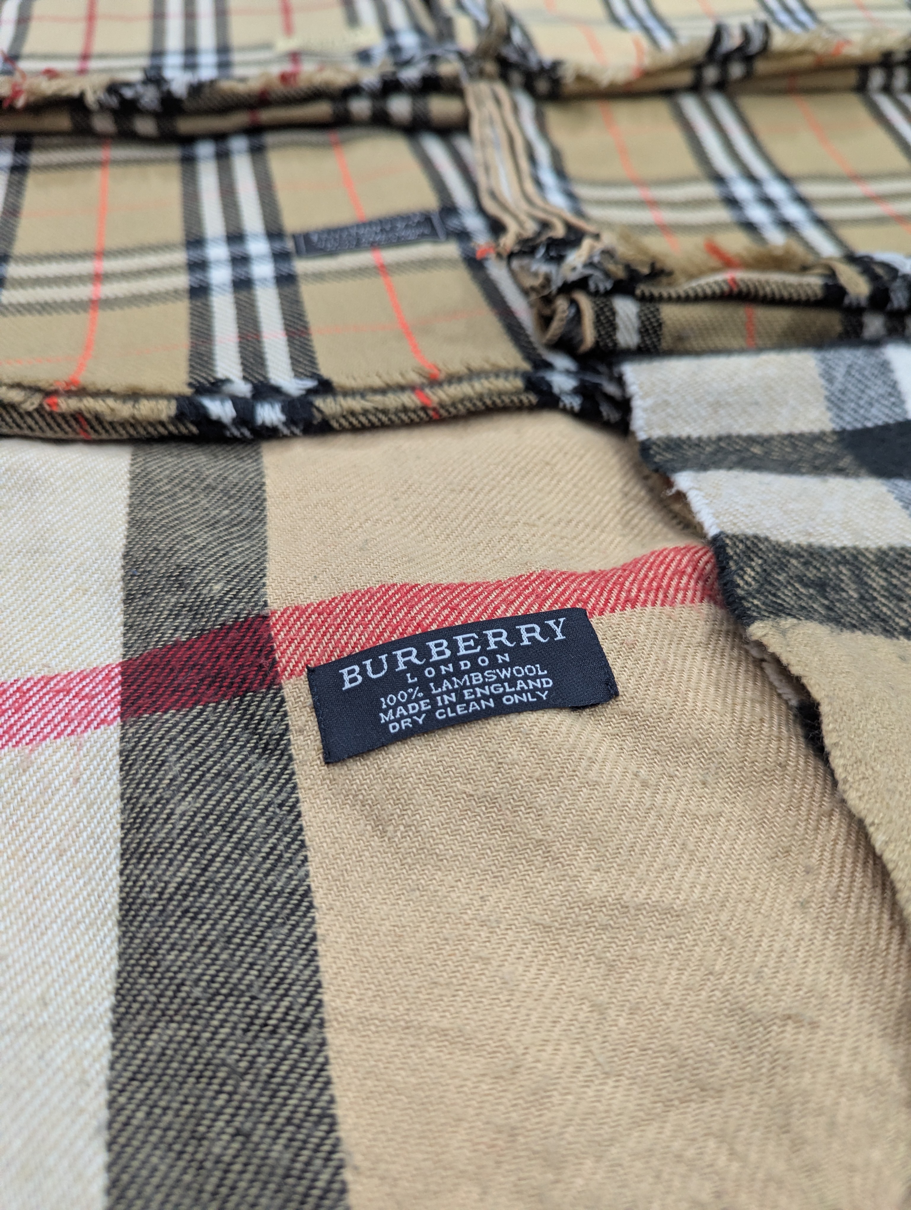 Bufandas Burberry - Colección Beige