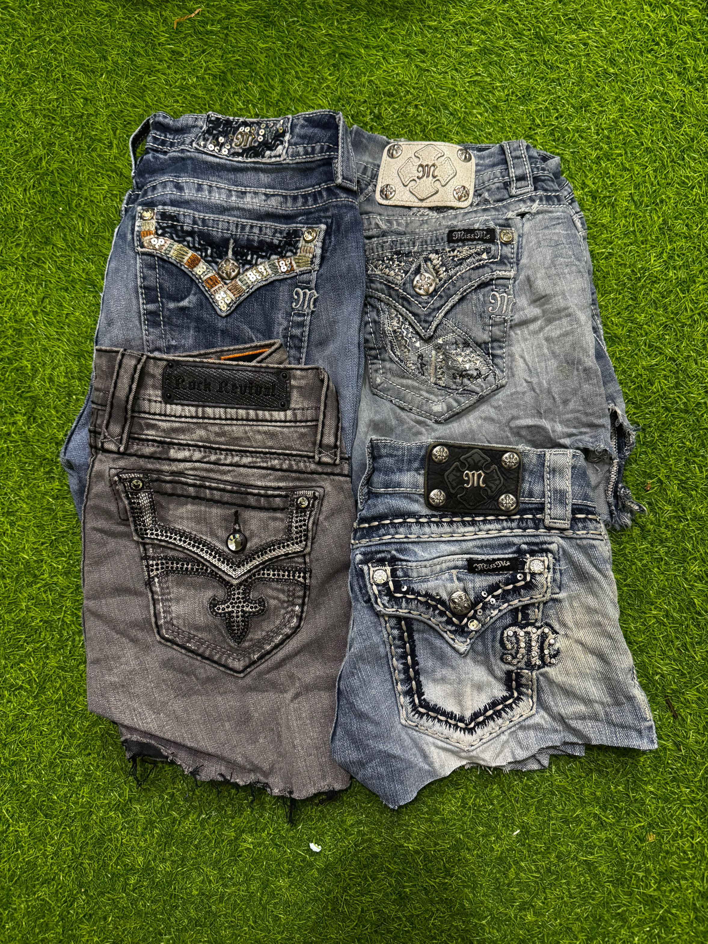 Miss me Rock Revival und True Religion Shorts