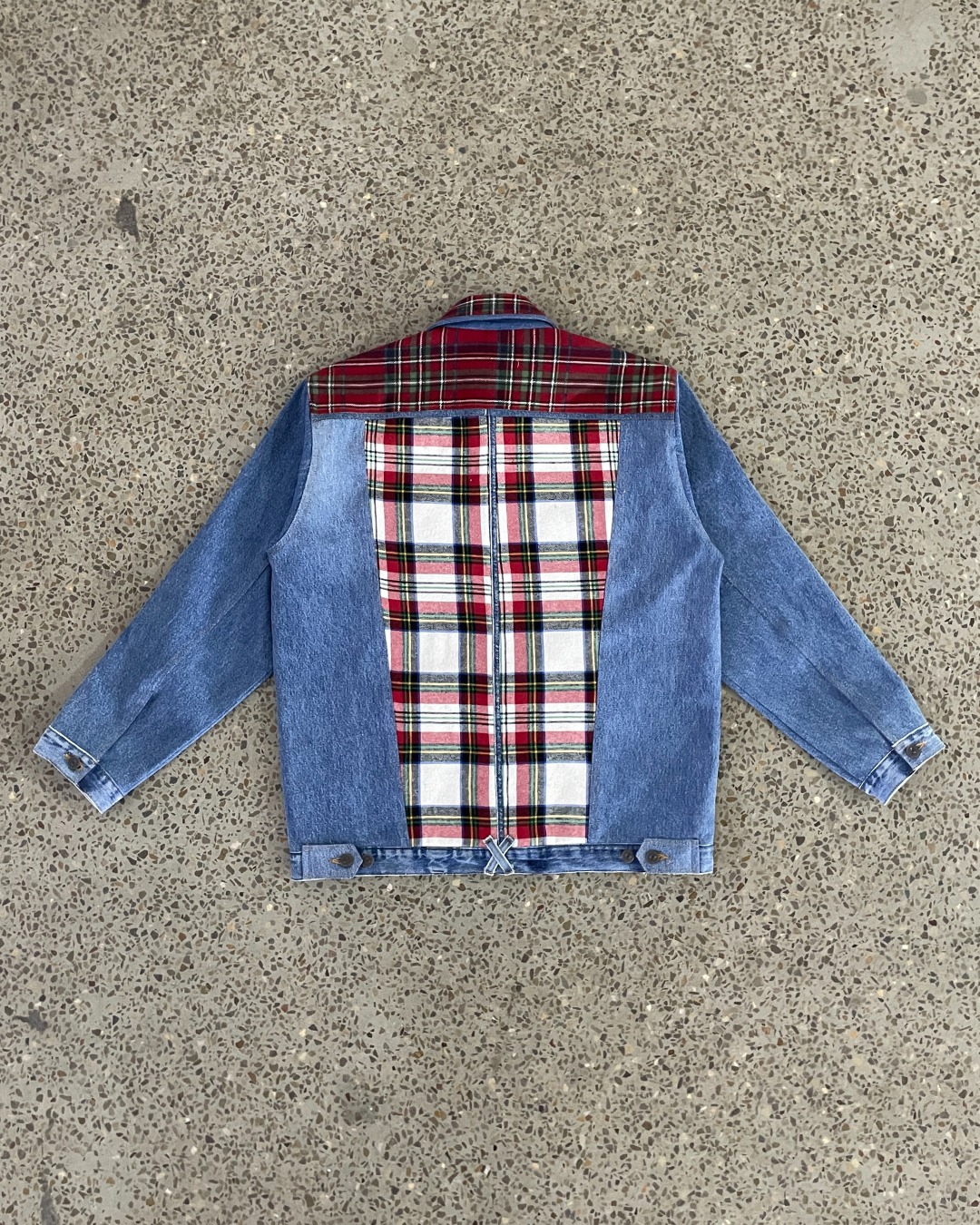 Giacca di jeans con pannello a quadretti riciclata