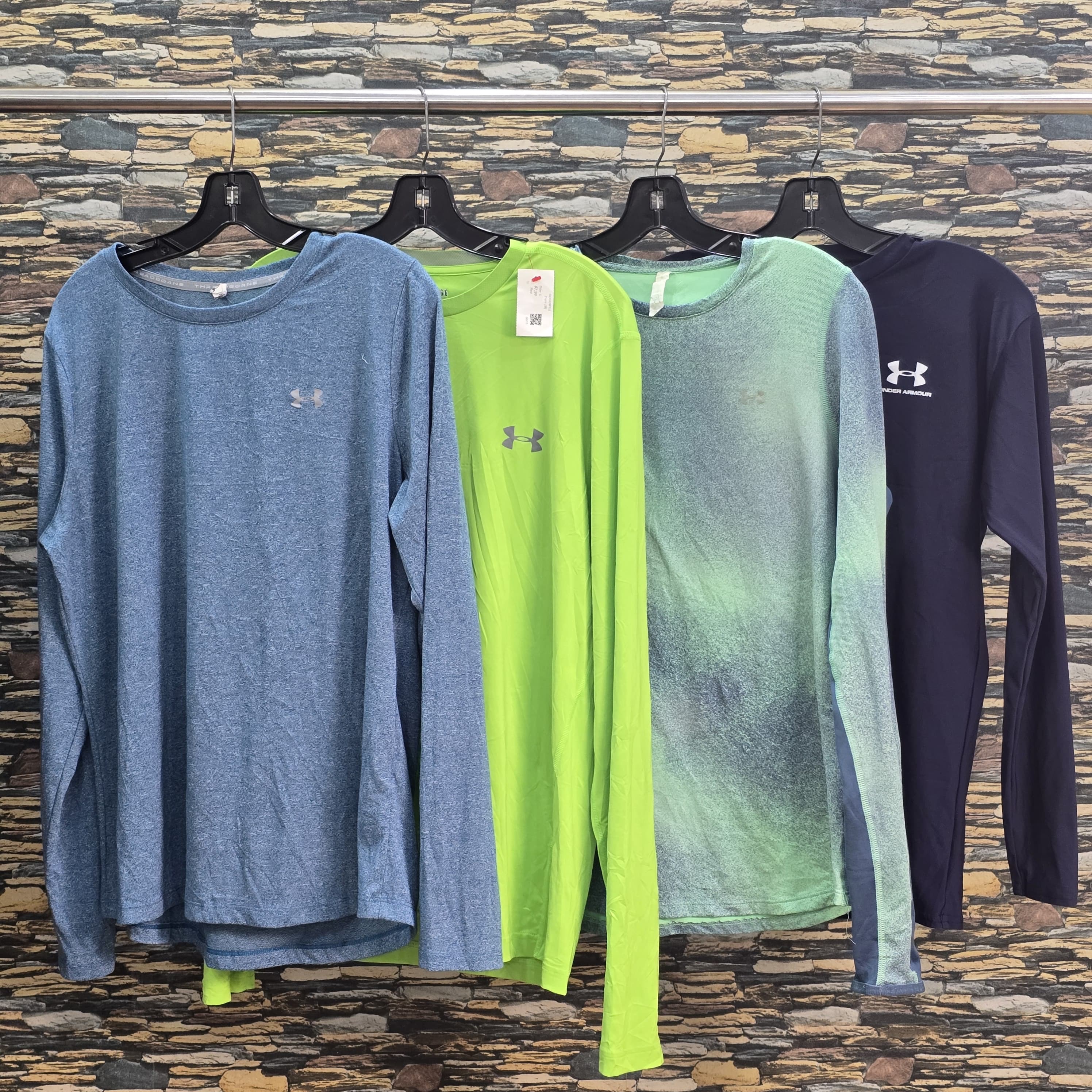 AV-516 アンダーアーマー Tシャツ L/S