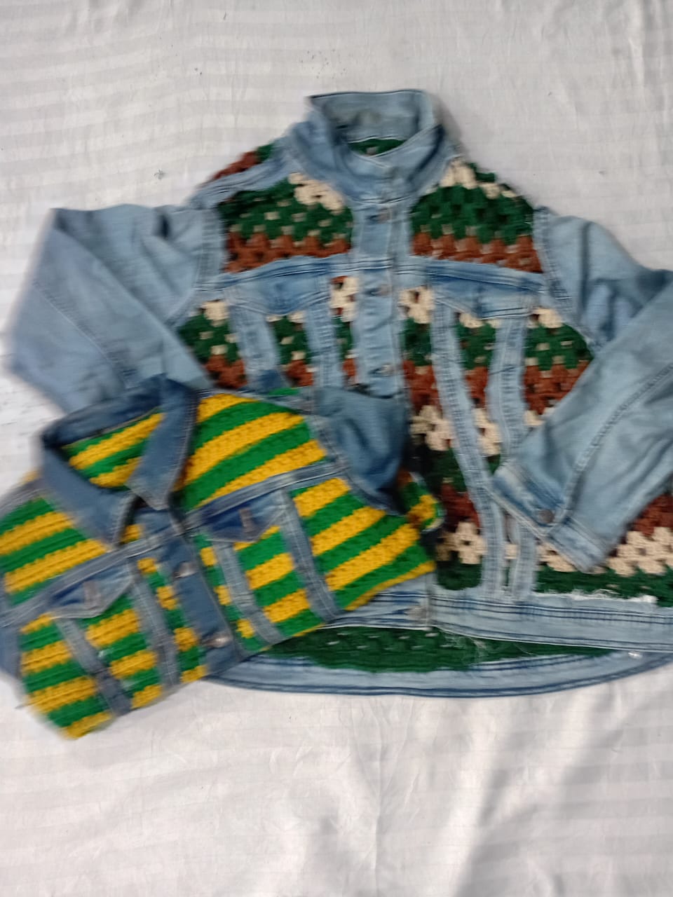 Veste à patchs upcyclée de style Y2K CR5644