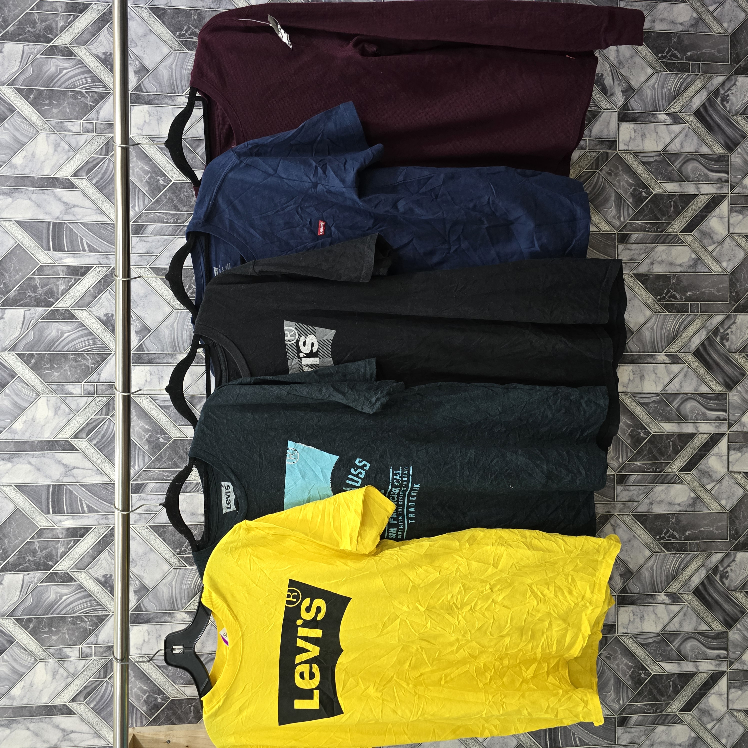 AV-0519 Levi's T-Shirts