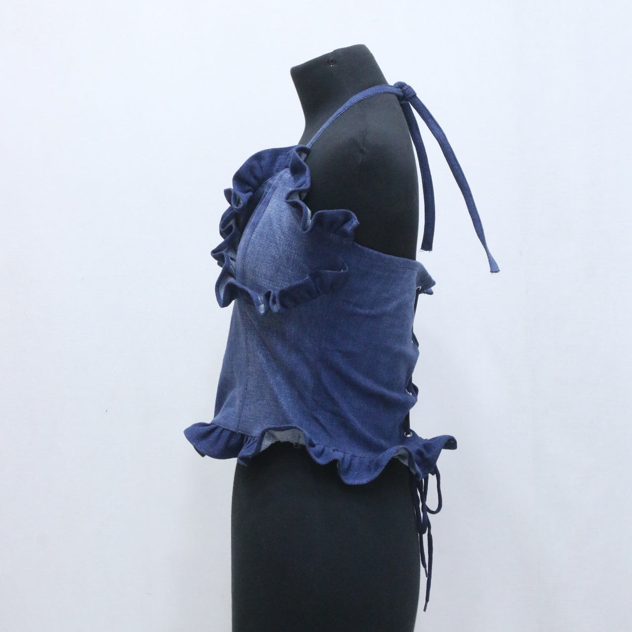 CR1044 アップサイクルデニムフリルハルタートップ