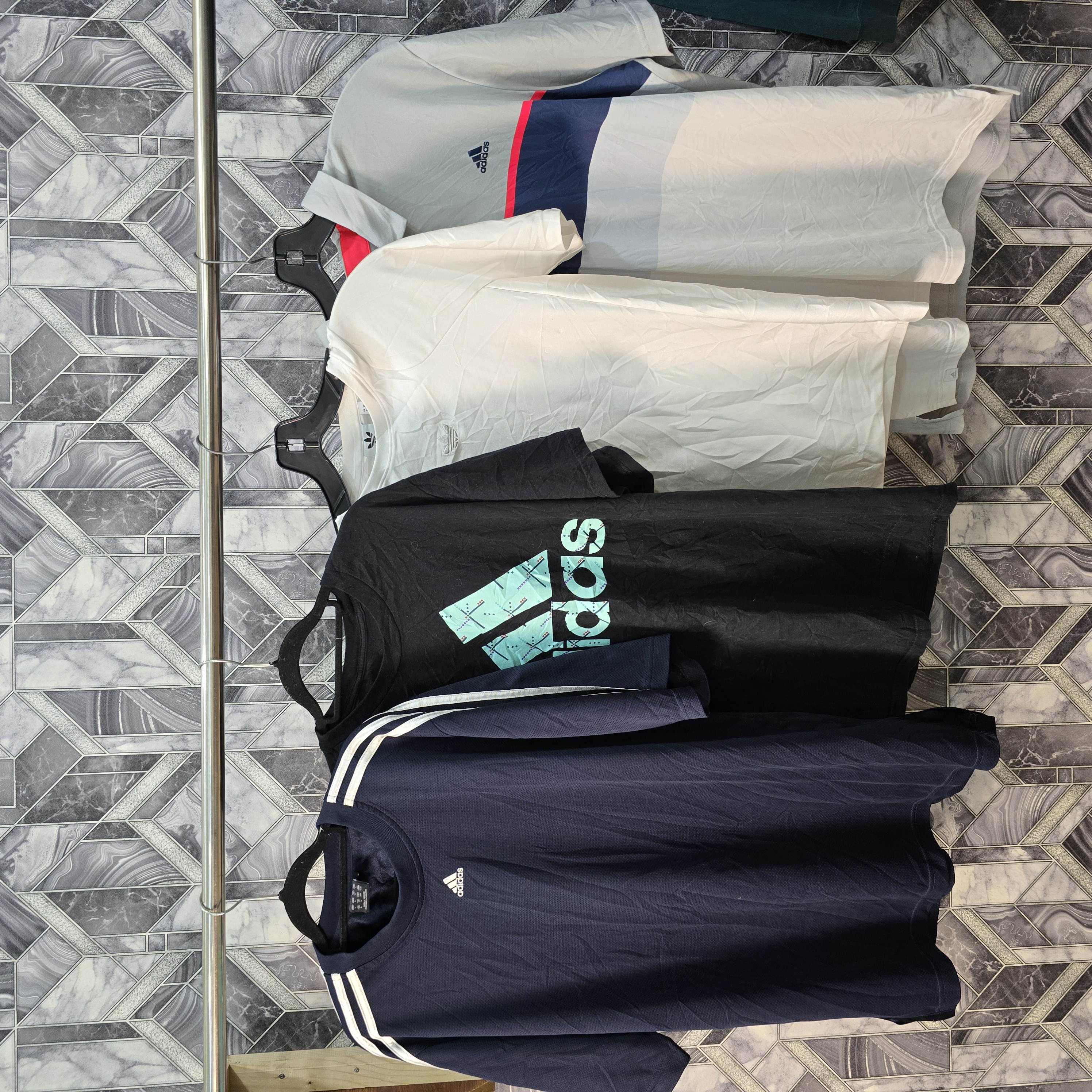 AV-0522 Adidas T-Shirts s/s