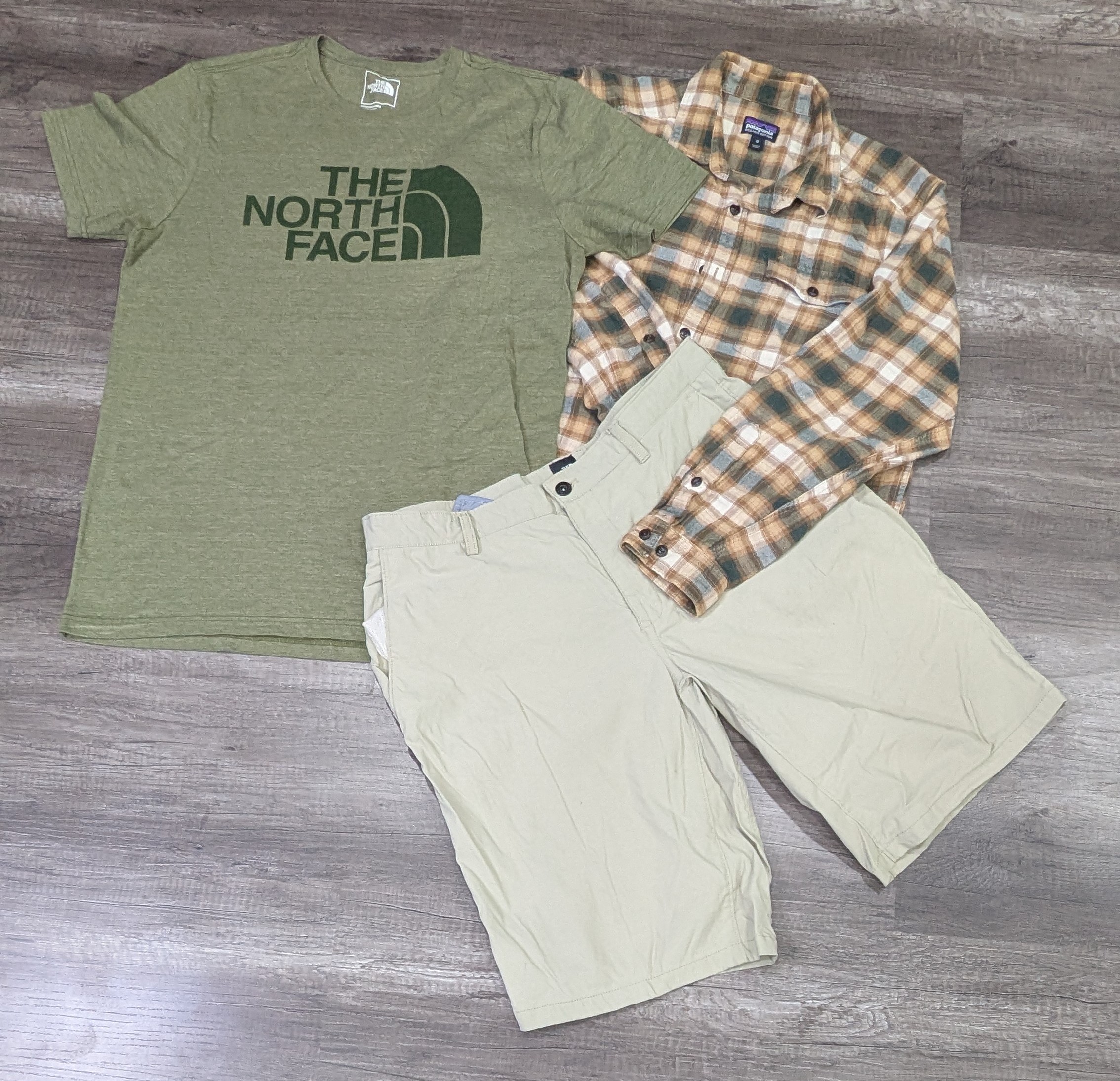 1579 - The North Face, Patagonia, Columbia シャツ、Tシャツ＆ショートパンツ