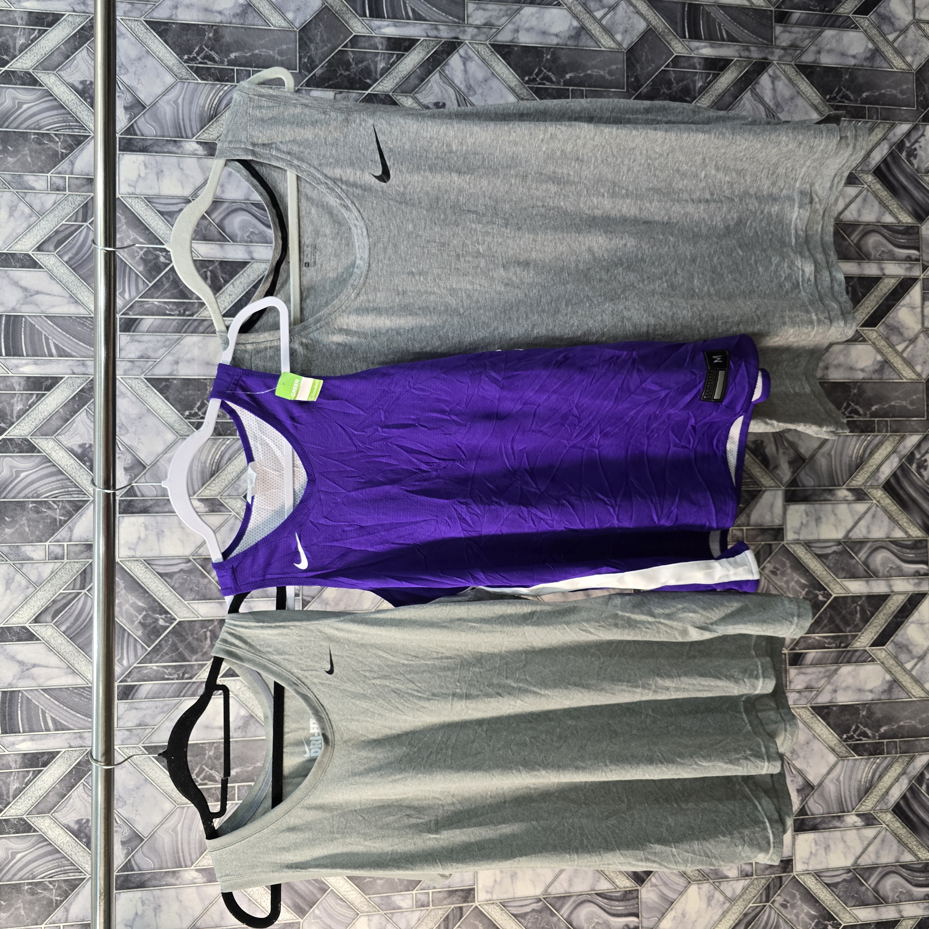 AV-0536 Nike Tank Tops