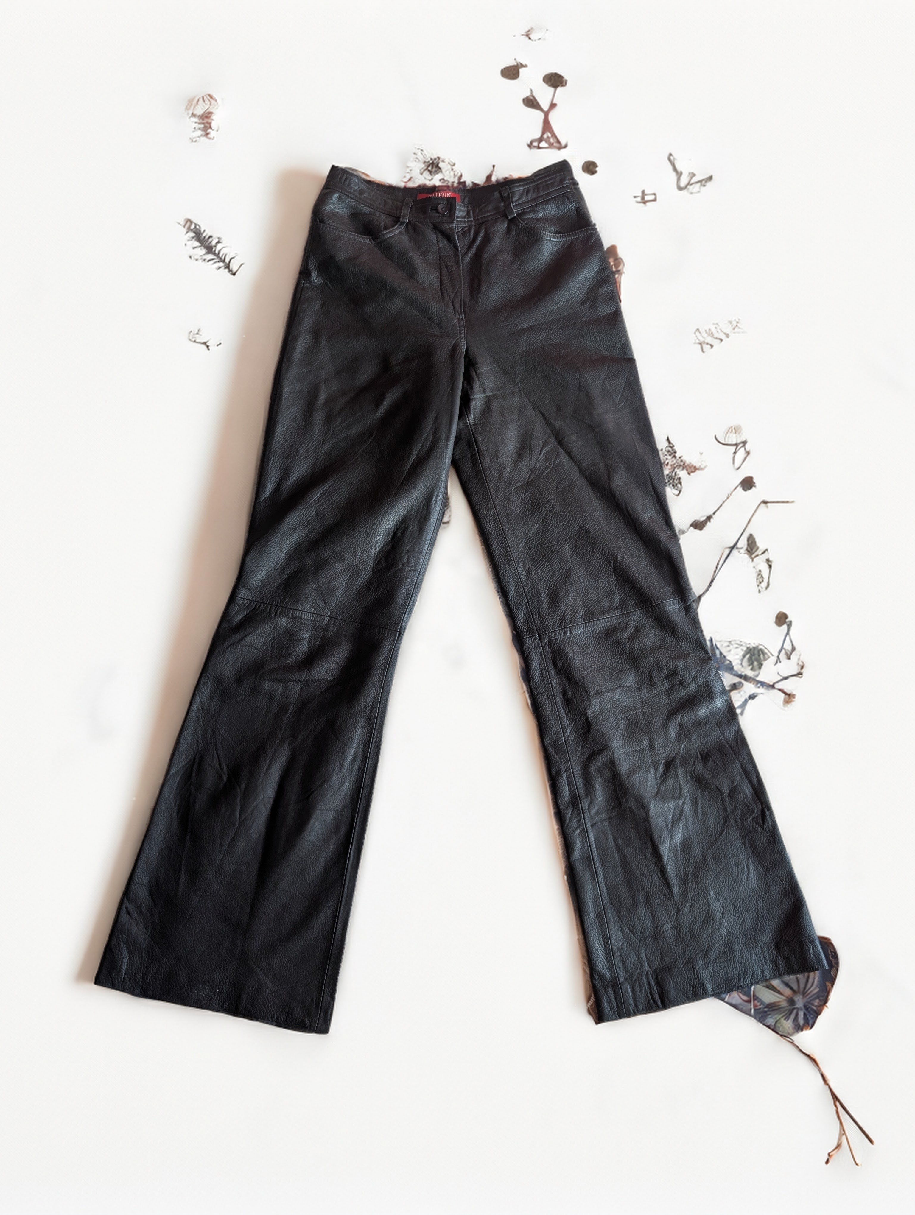 Ladies leather pants 25 pieces