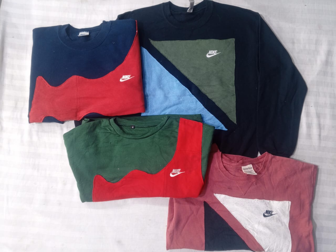 CR5676 Nike Patches Sweatshirt Upcyclé