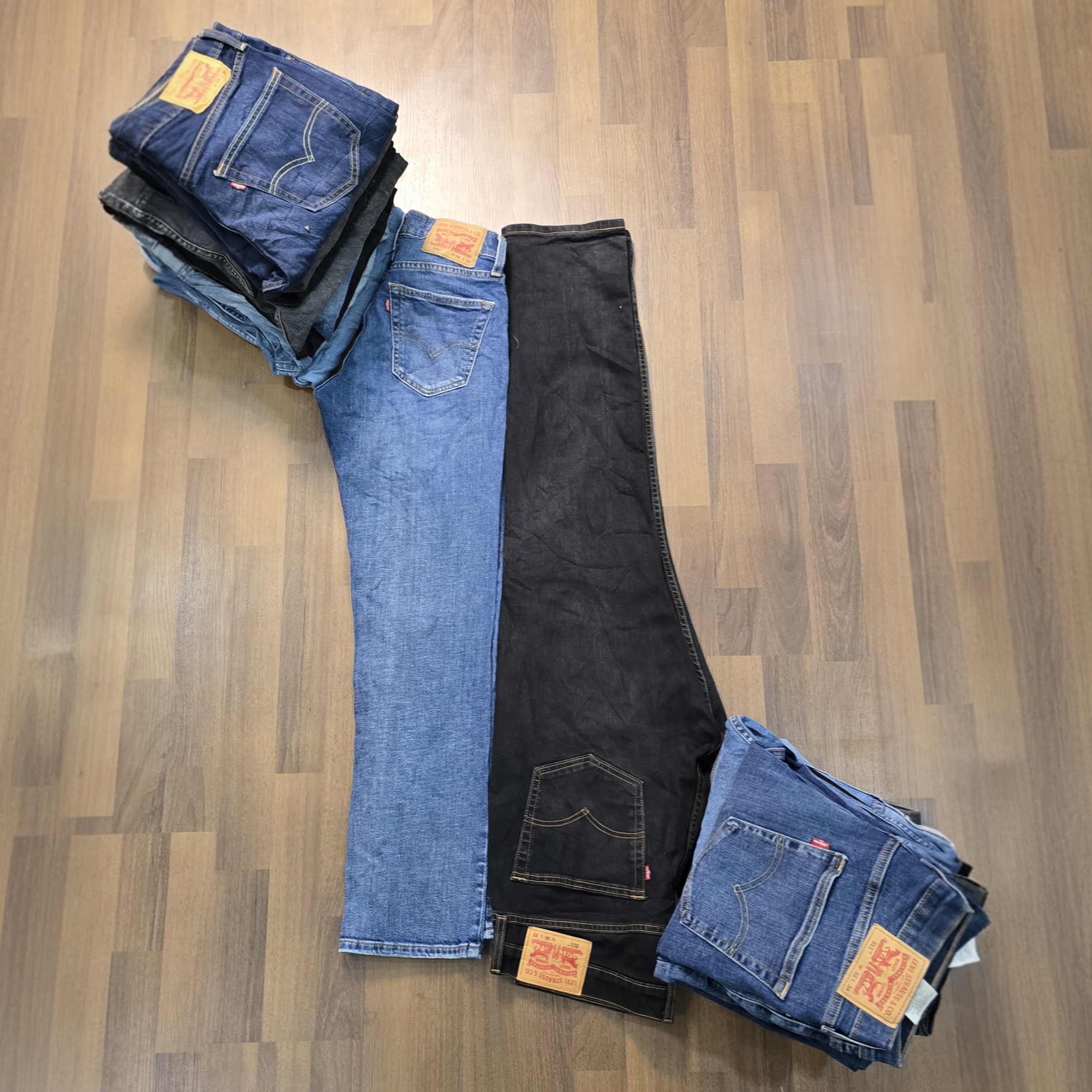 AV-0546 Levi's Mix Code Jeans