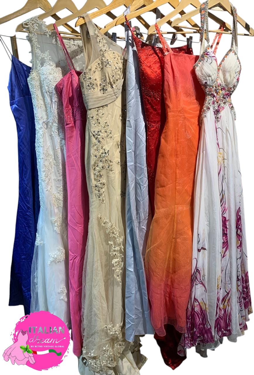 Y2K Shimmer und Perlenpartykleider