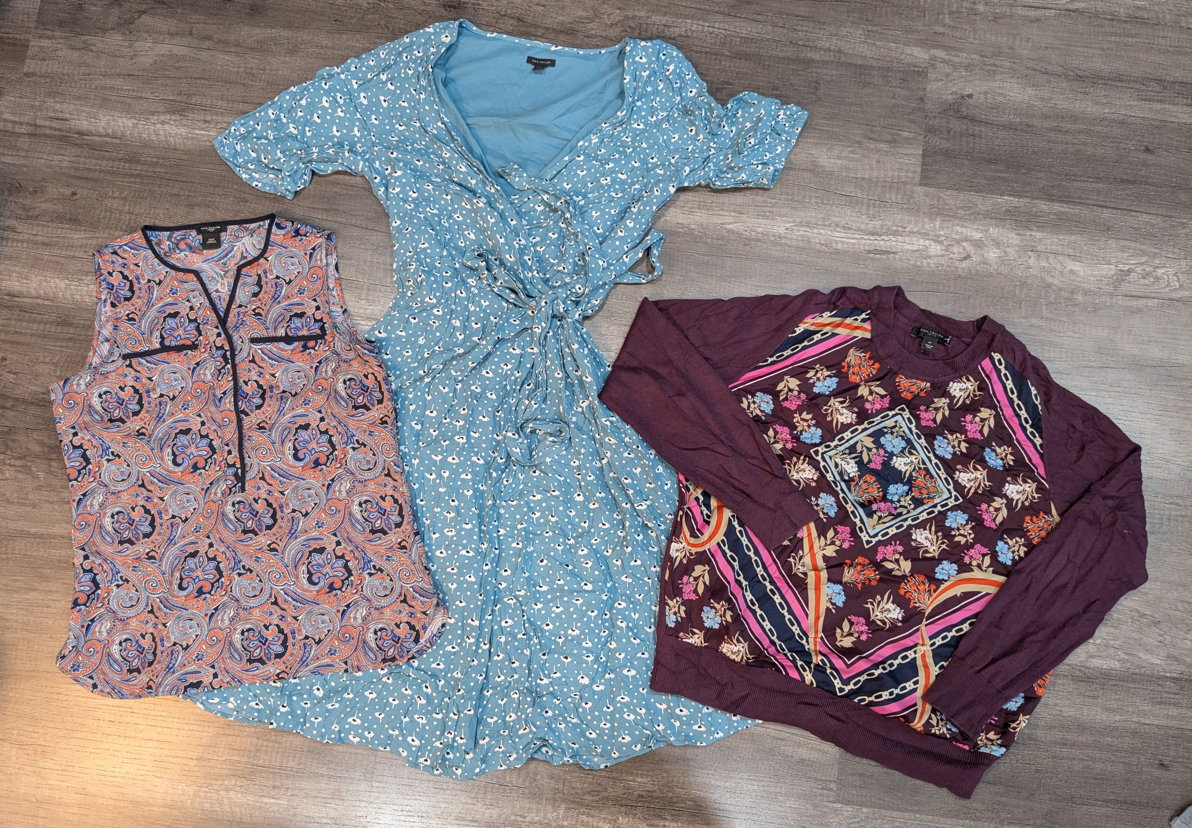 1607 - Ann Taylor LOFT / LOFT Vestido, Blusa e Suéter